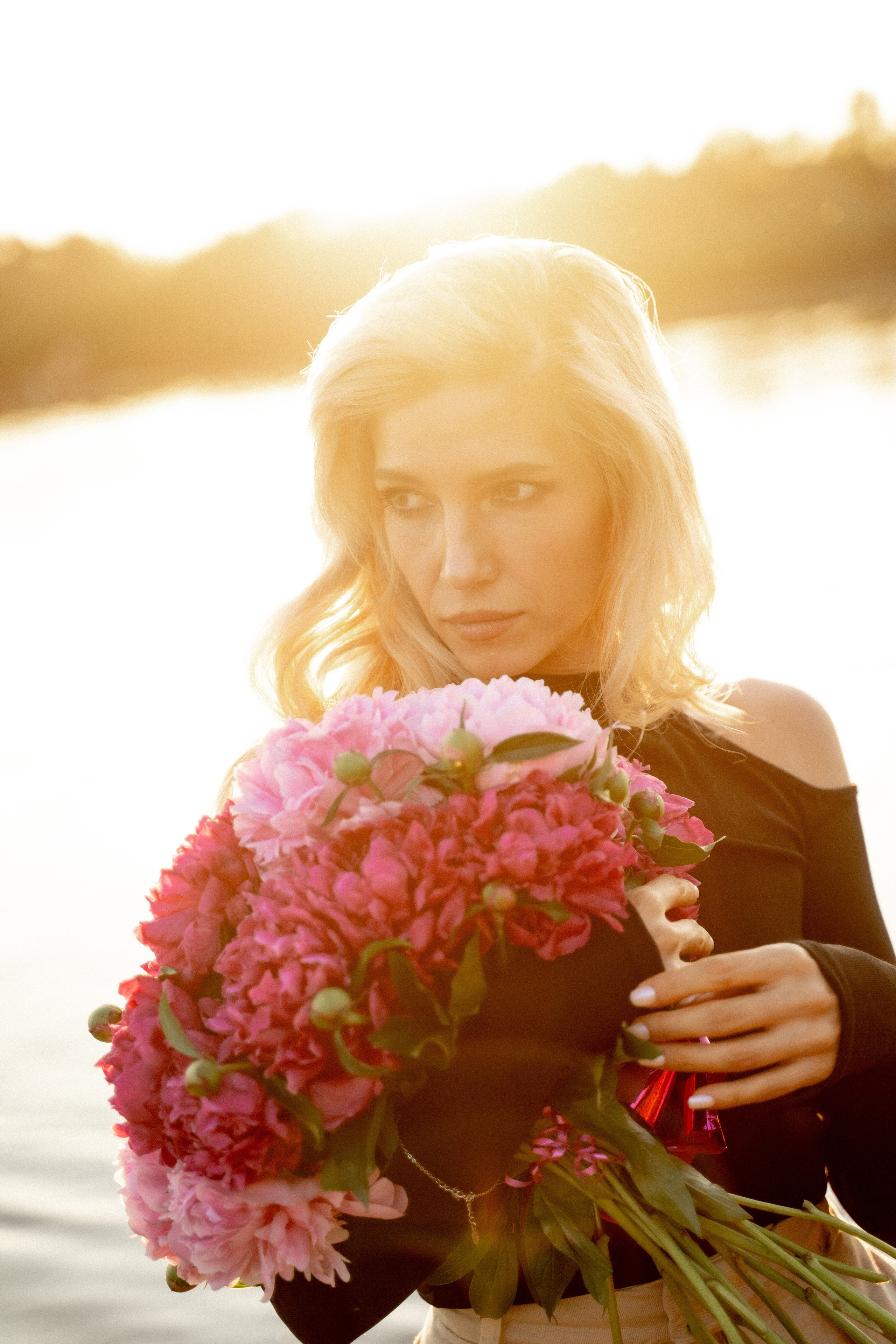 Девушки на берегу