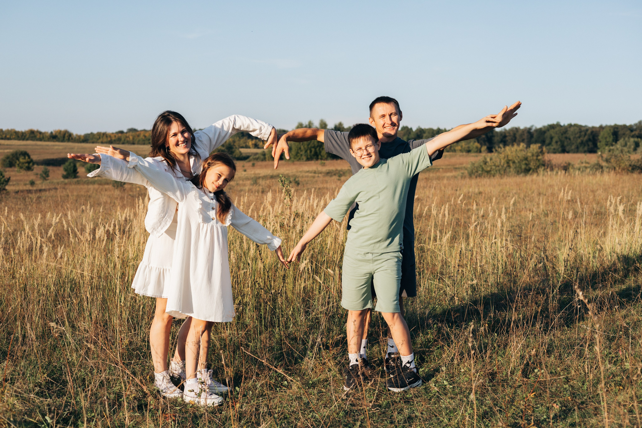 Юля, Илья, Полина, Сергей. Ваш фотограф