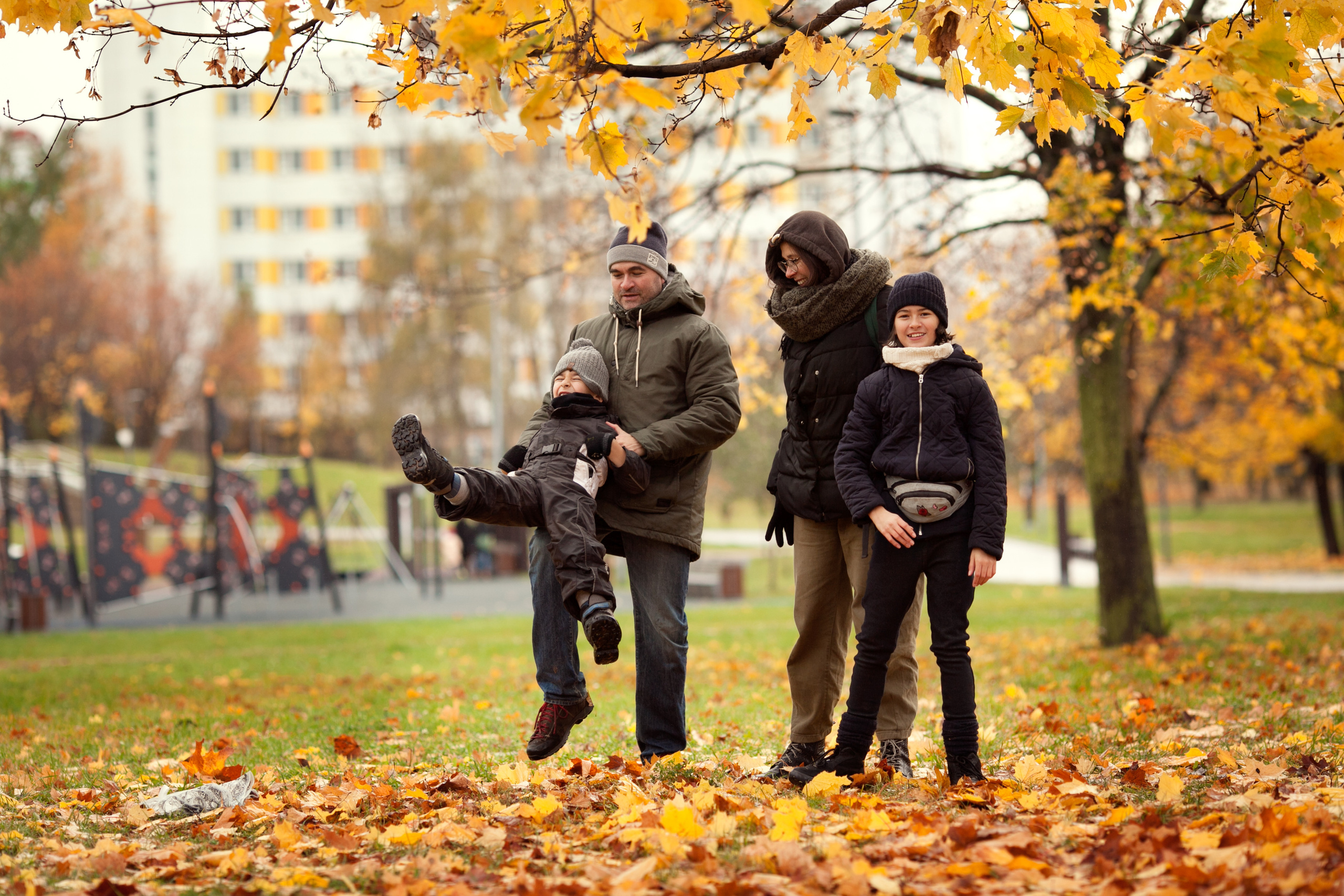 Юля, Михаил, Маруся и Гриша. Парк Садовники. Детский и семейный фотограф в Москве и московской области Елена Титова