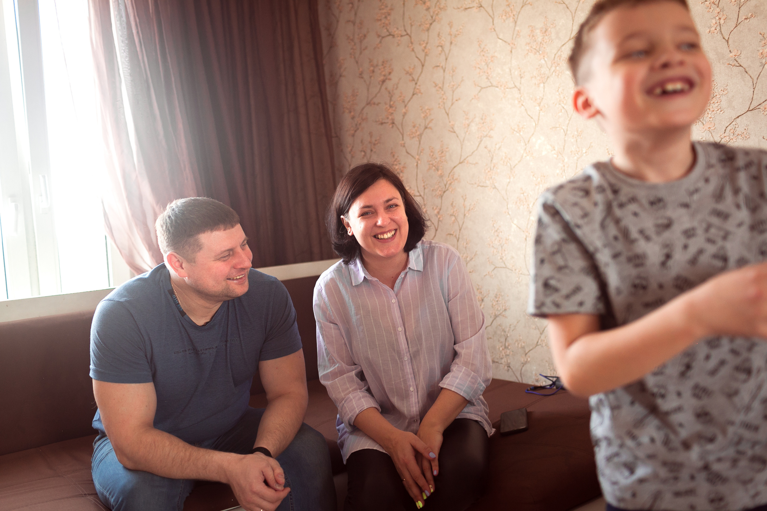 Алеся, Сергей и дети. Субботнее утро дома. Детский и семейный фотограф в Москве и московской области Елена Титова