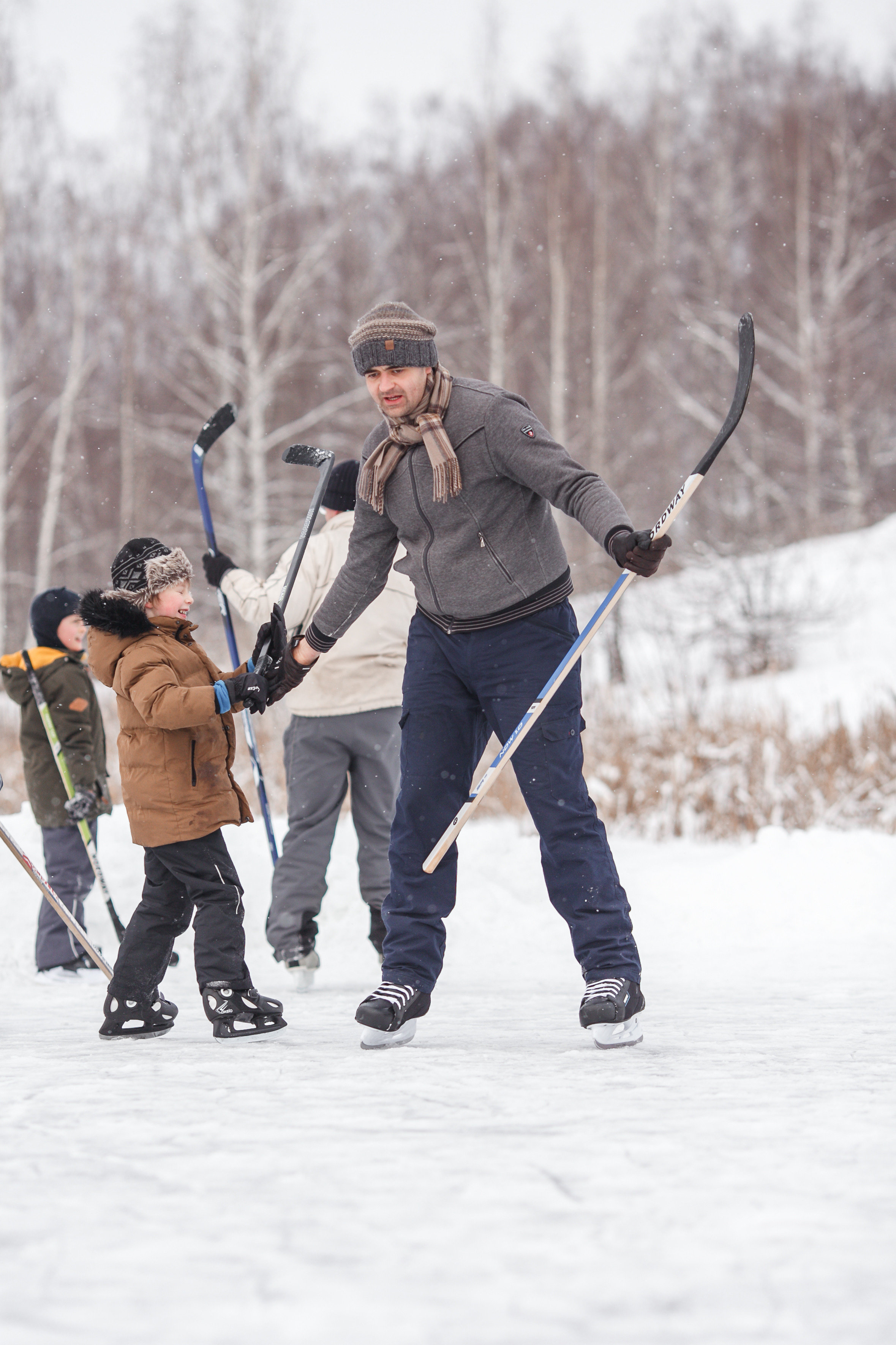 Четыре дружеские семьи. Зимний хоккей на озере. Детский и семейный фотограф в Москве и московской области Елена Титова