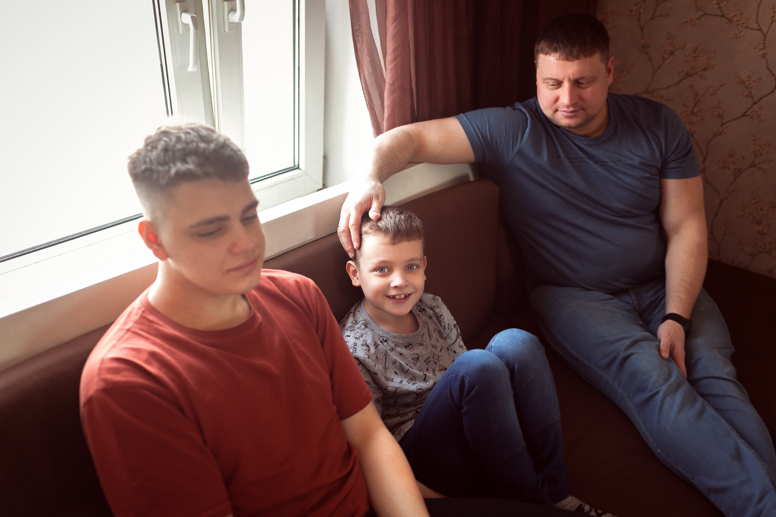 Алеся, Сергей и дети. Субботнее утро дома. Детский и семейный фотограф в Москве и московской области Елена Титова