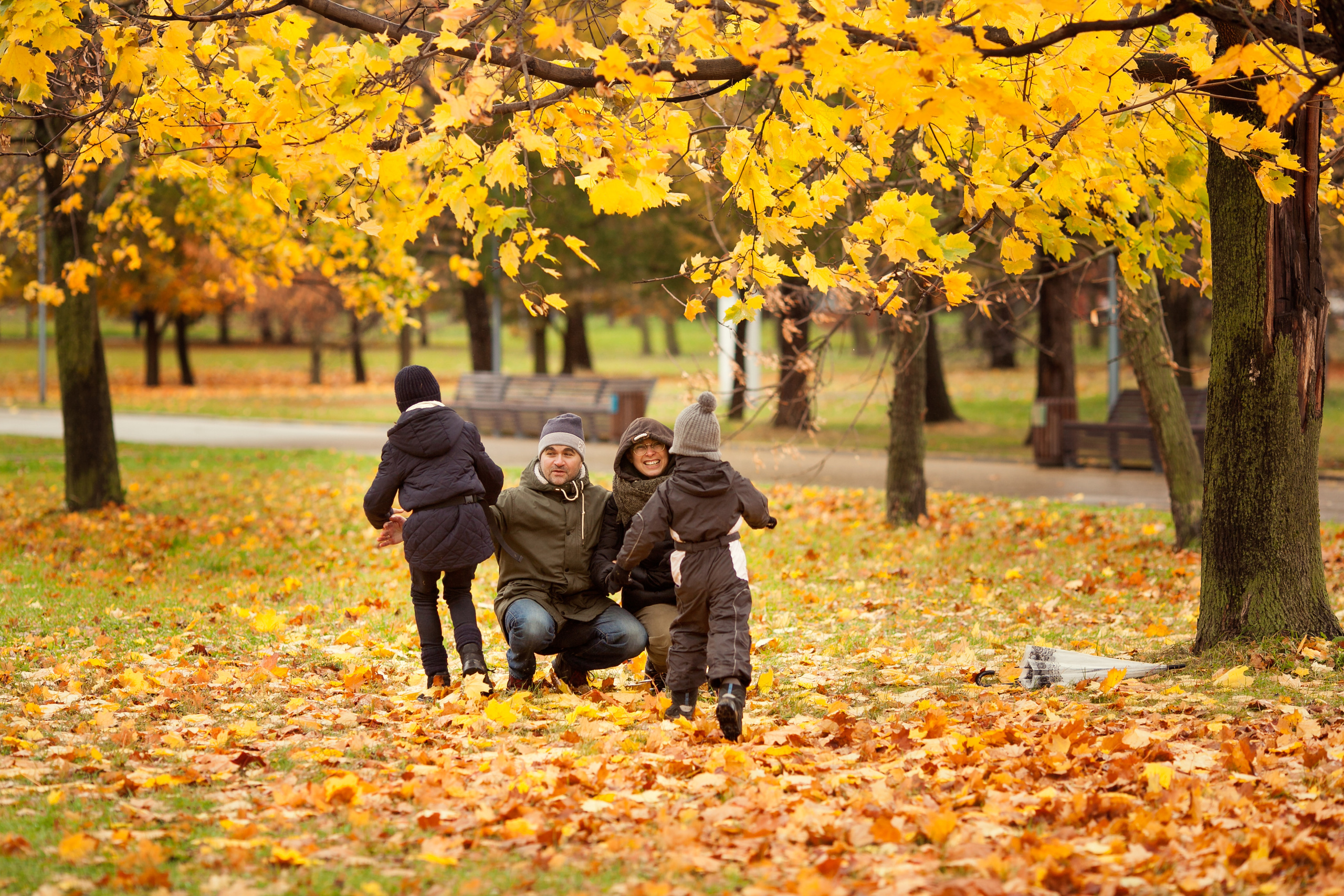 Юля, Михаил, Маруся и Гриша. Парк Садовники. Детский и семейный фотограф в Москве и московской области Елена Титова