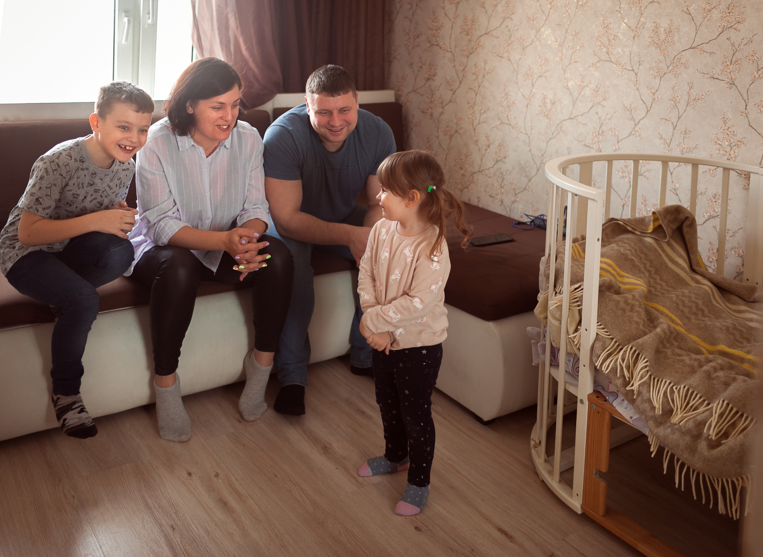 Алеся, Сергей и дети. Субботнее утро дома. Детский и семейный фотограф в Москве и московской области Елена Титова