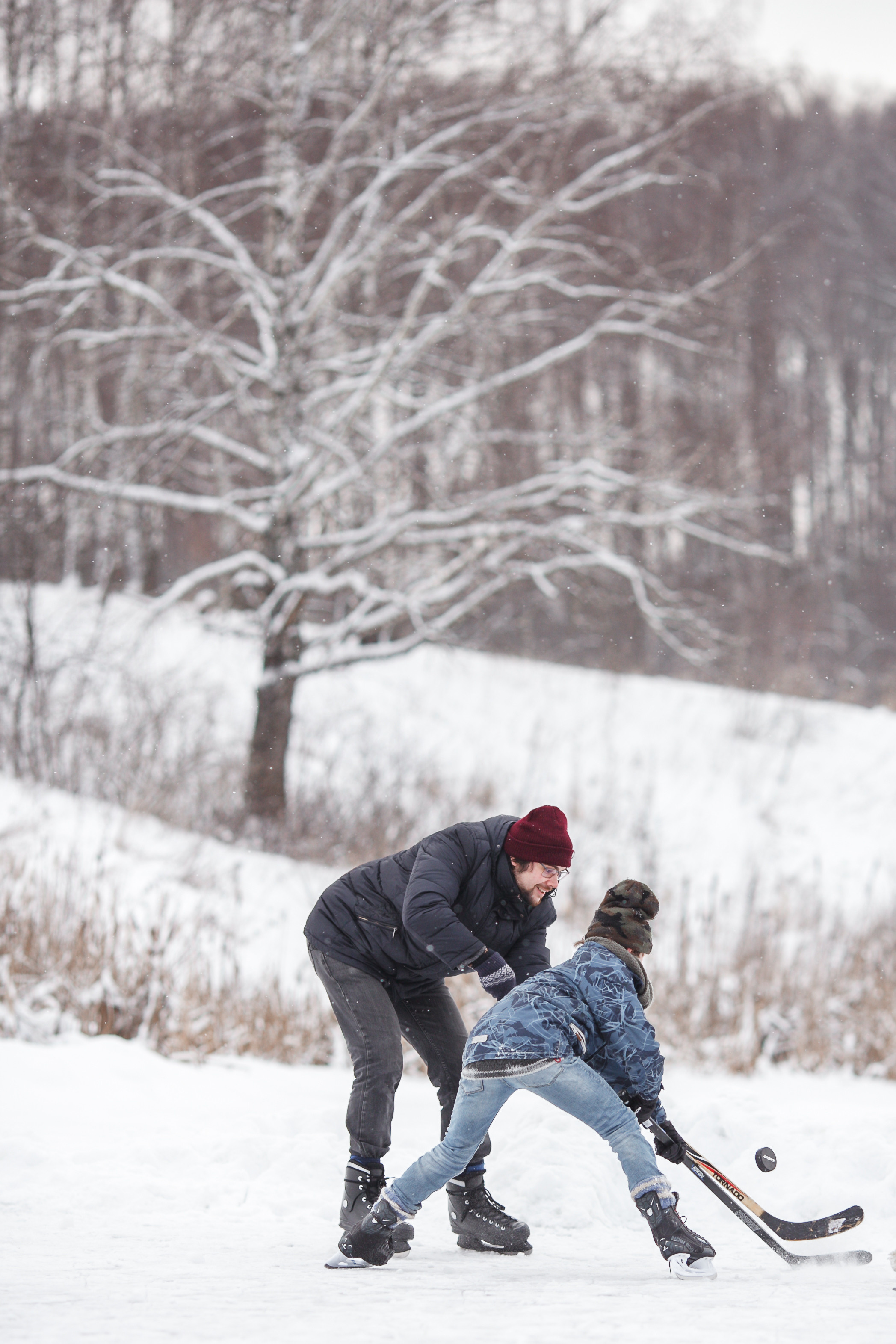 Четыре дружеские семьи. Зимний хоккей на озере. Детский и семейный фотограф в Москве и московской области Елена Титова