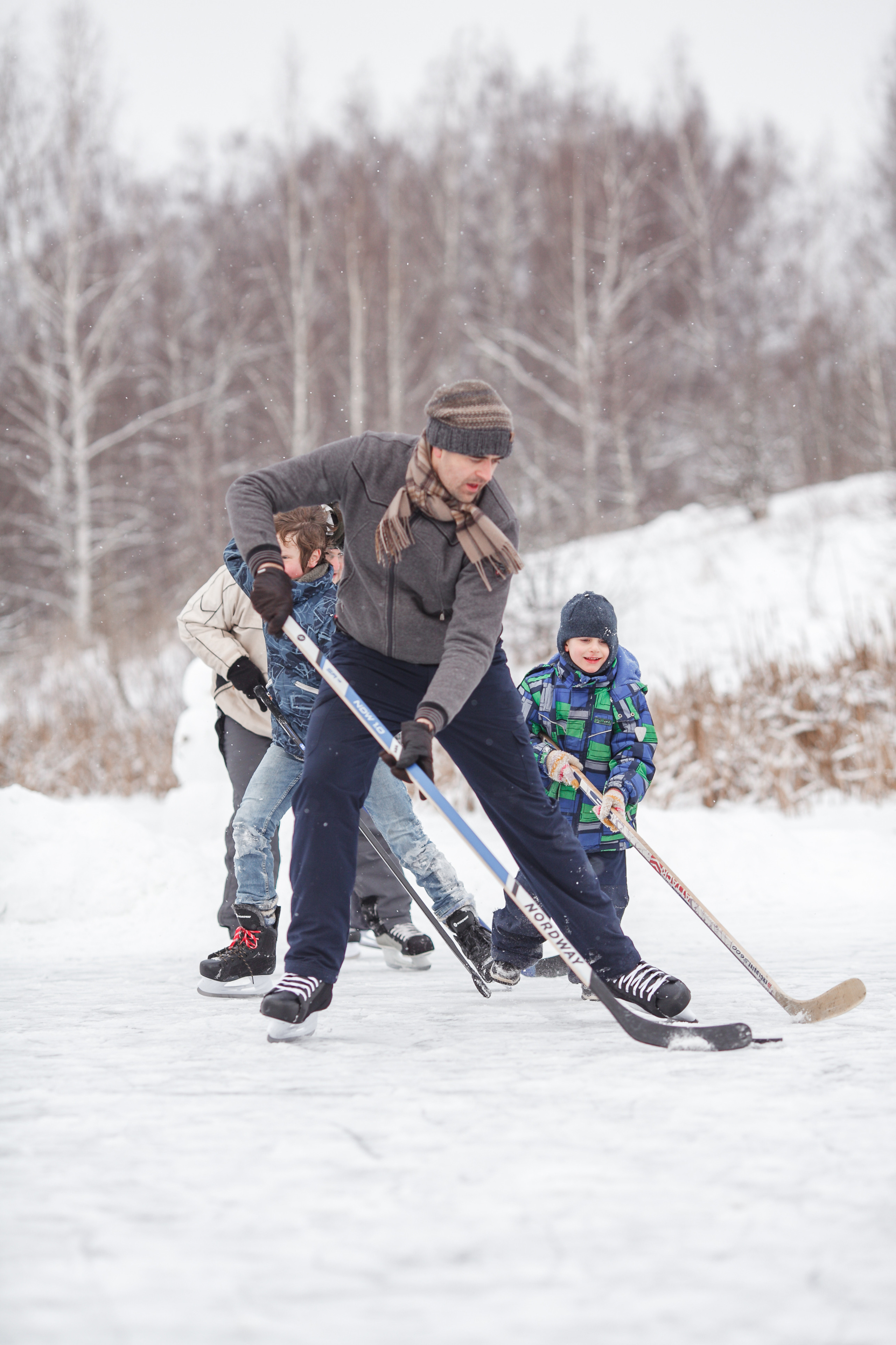 Четыре дружеские семьи. Зимний хоккей на озере. Детский и семейный фотограф в Москве и московской области Елена Титова
