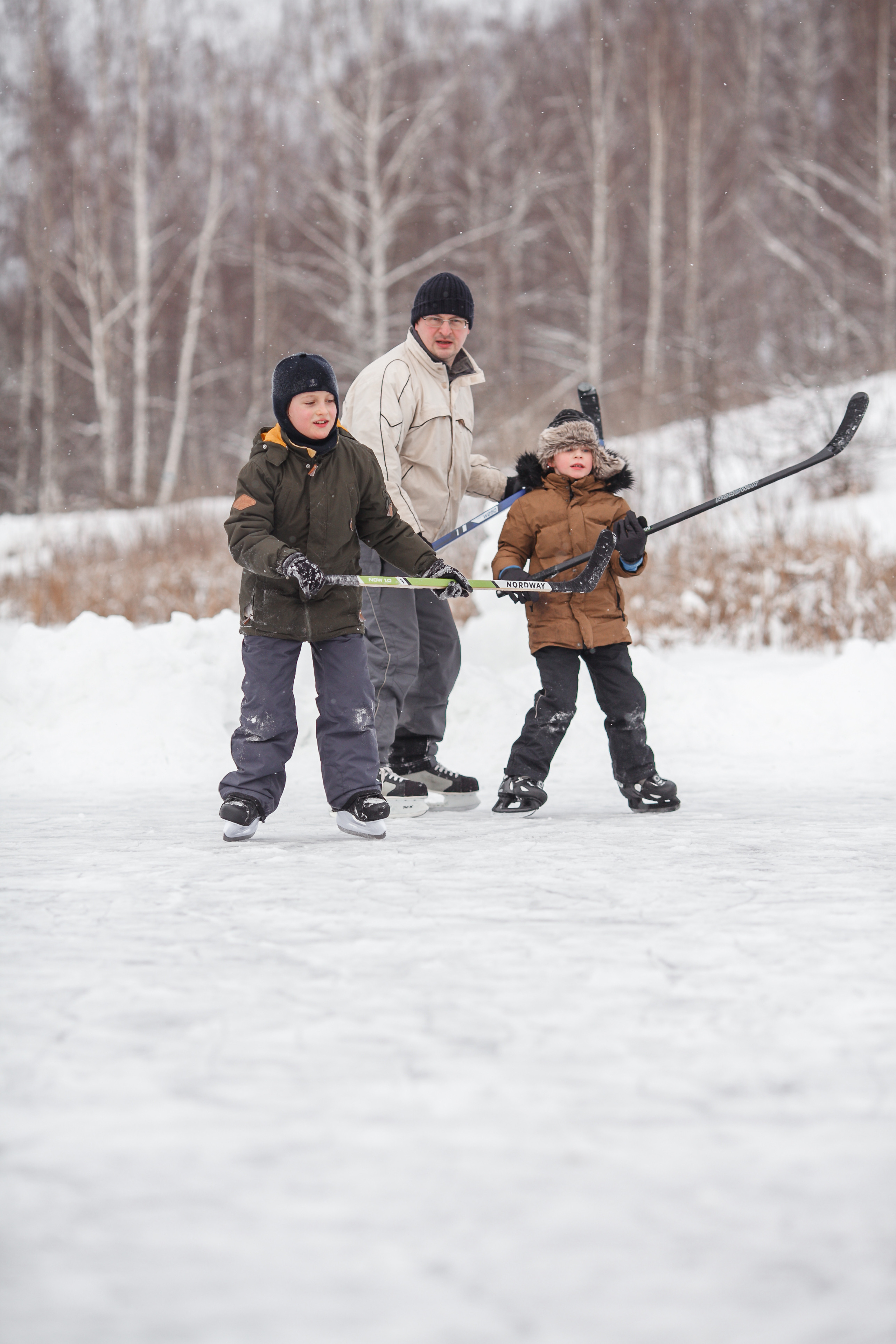 Четыре дружеские семьи. Зимний хоккей на озере. Детский и семейный фотограф в Москве и московской области Елена Титова