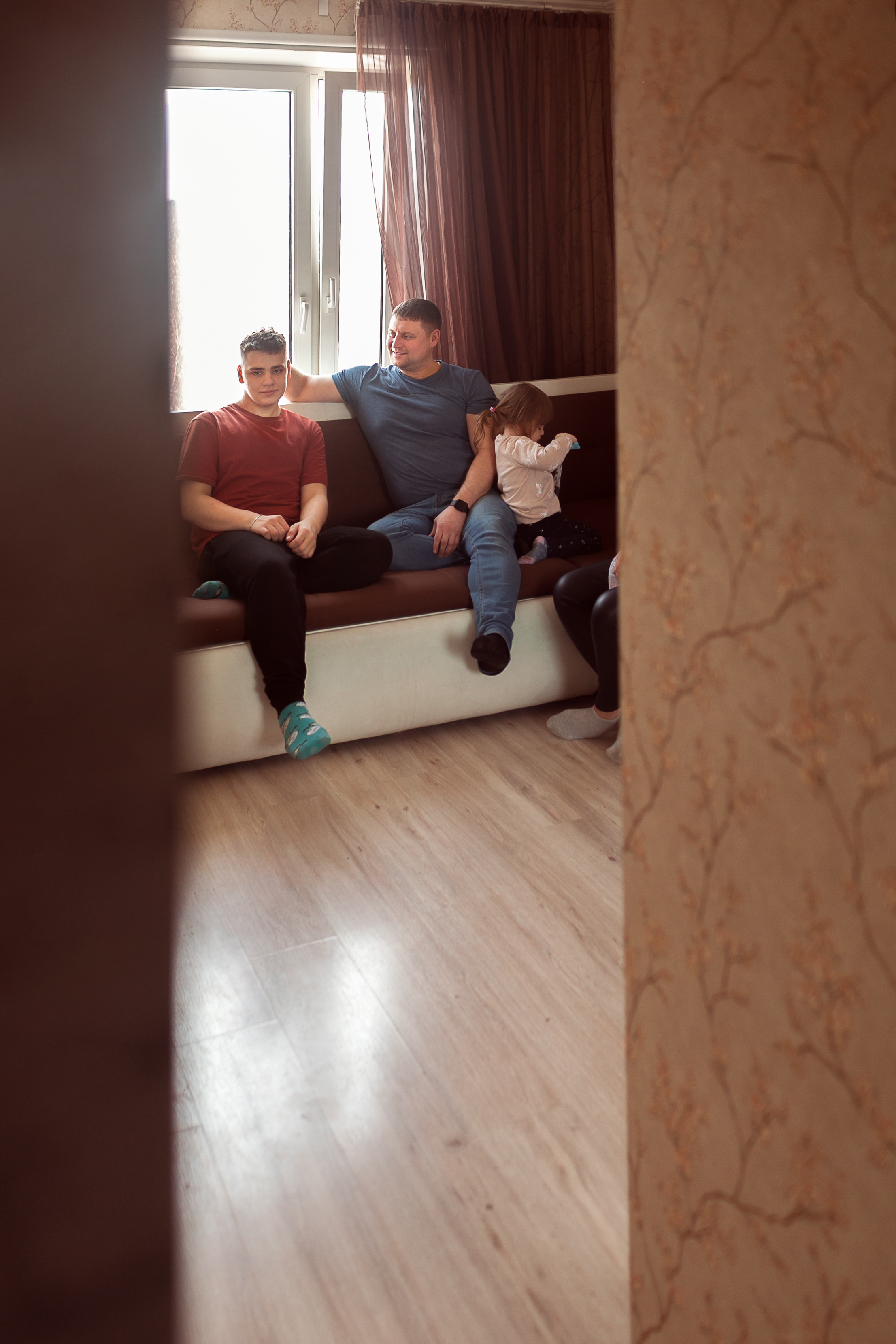 Алеся, Сергей и дети. Субботнее утро дома. Детский и семейный фотограф в Москве и московской области Елена Титова