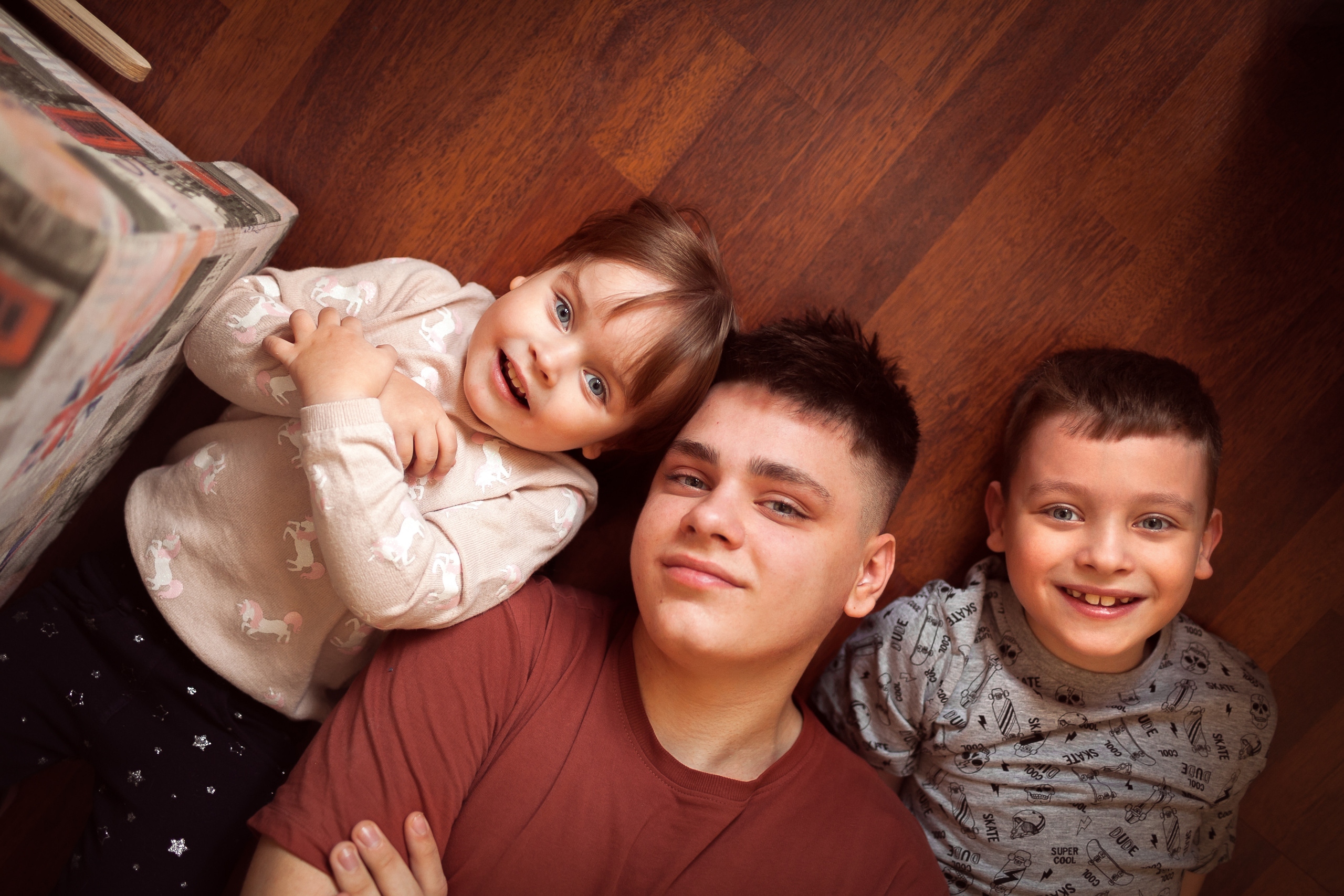 Алеся, Сергей и дети. Субботнее утро дома. Детский и семейный фотограф в Москве и московской области Елена Титова