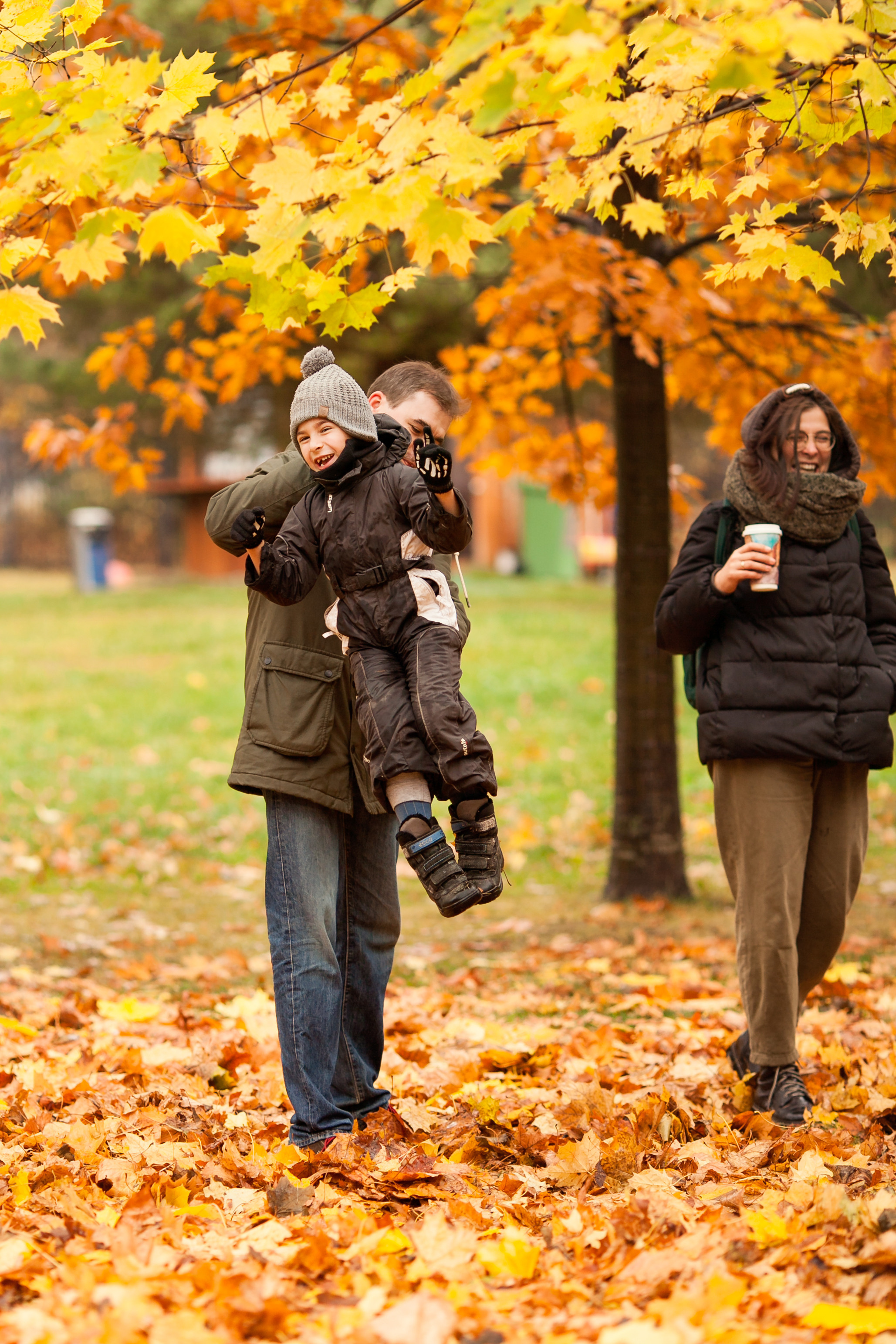 Юля, Михаил, Маруся и Гриша. Парк Садовники. Детский и семейный фотограф в Москве и московской области Елена Титова