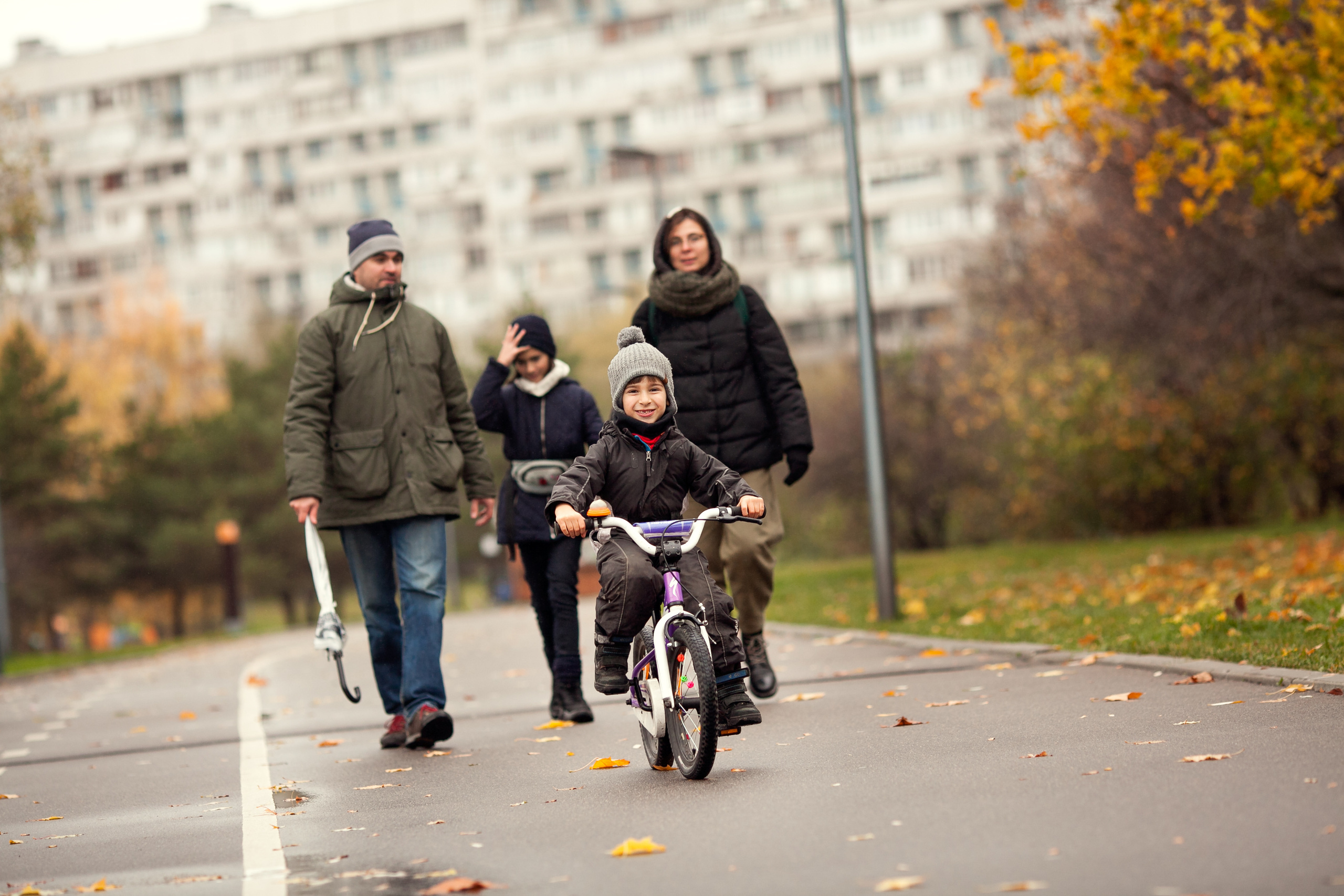 Юля, Михаил, Маруся и Гриша. Парк Садовники. Детский и семейный фотограф в Москве и московской области Елена Титова