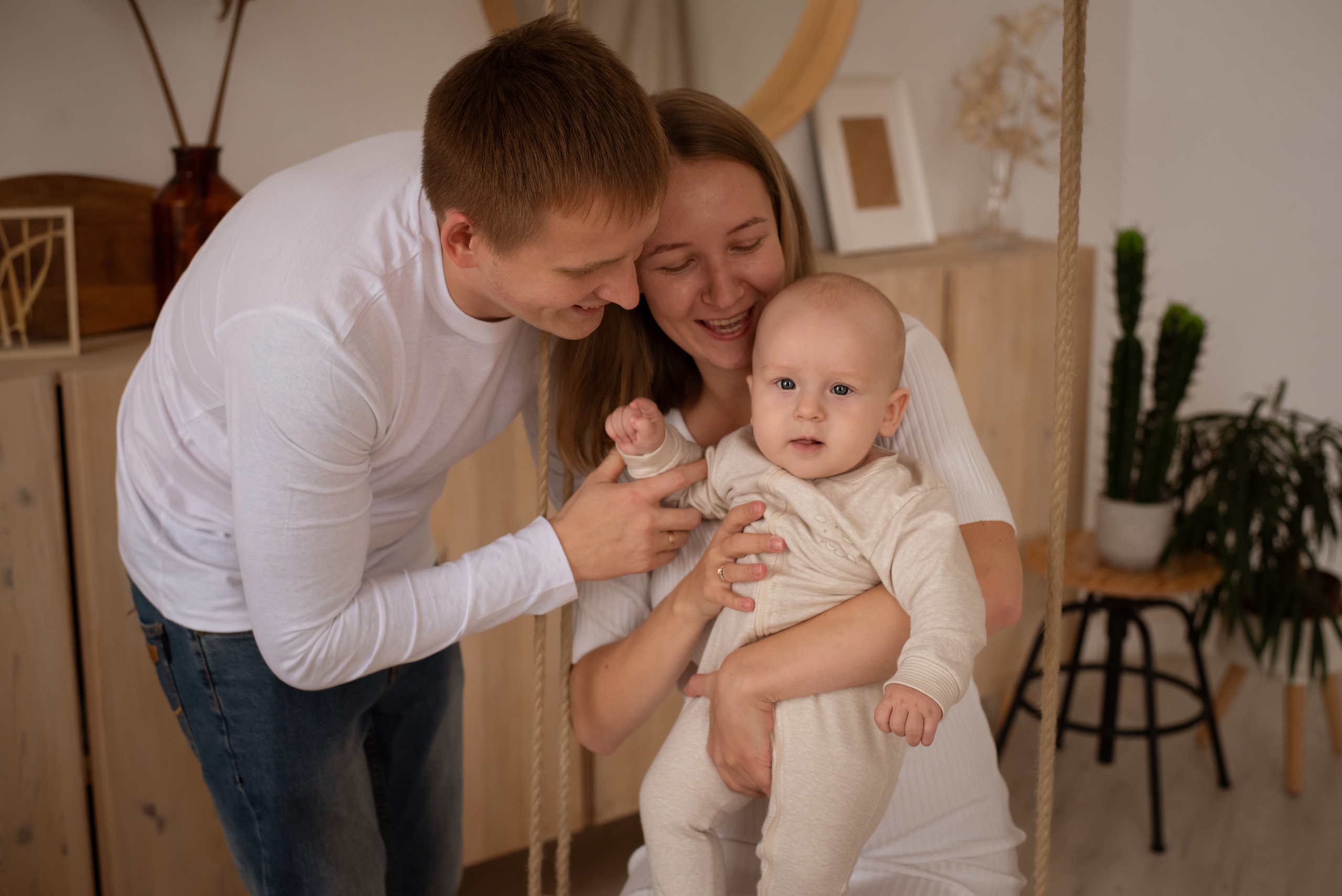 Home photo shoots in Montenegro. Photographer of newborns and children up to a year in Montenegro