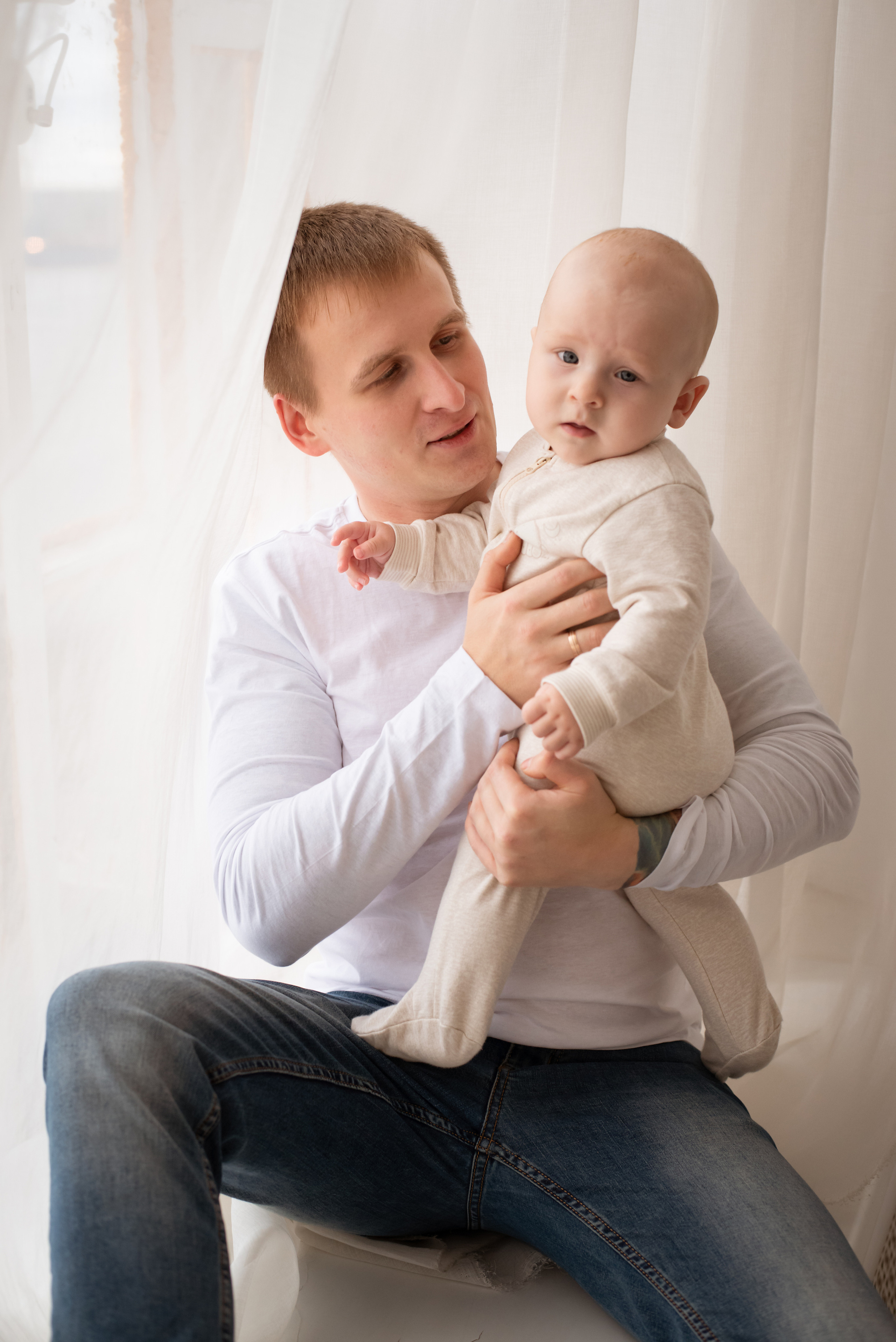 Home photo shoots in Montenegro. Photographer of newborns and children up to a year in Montenegro