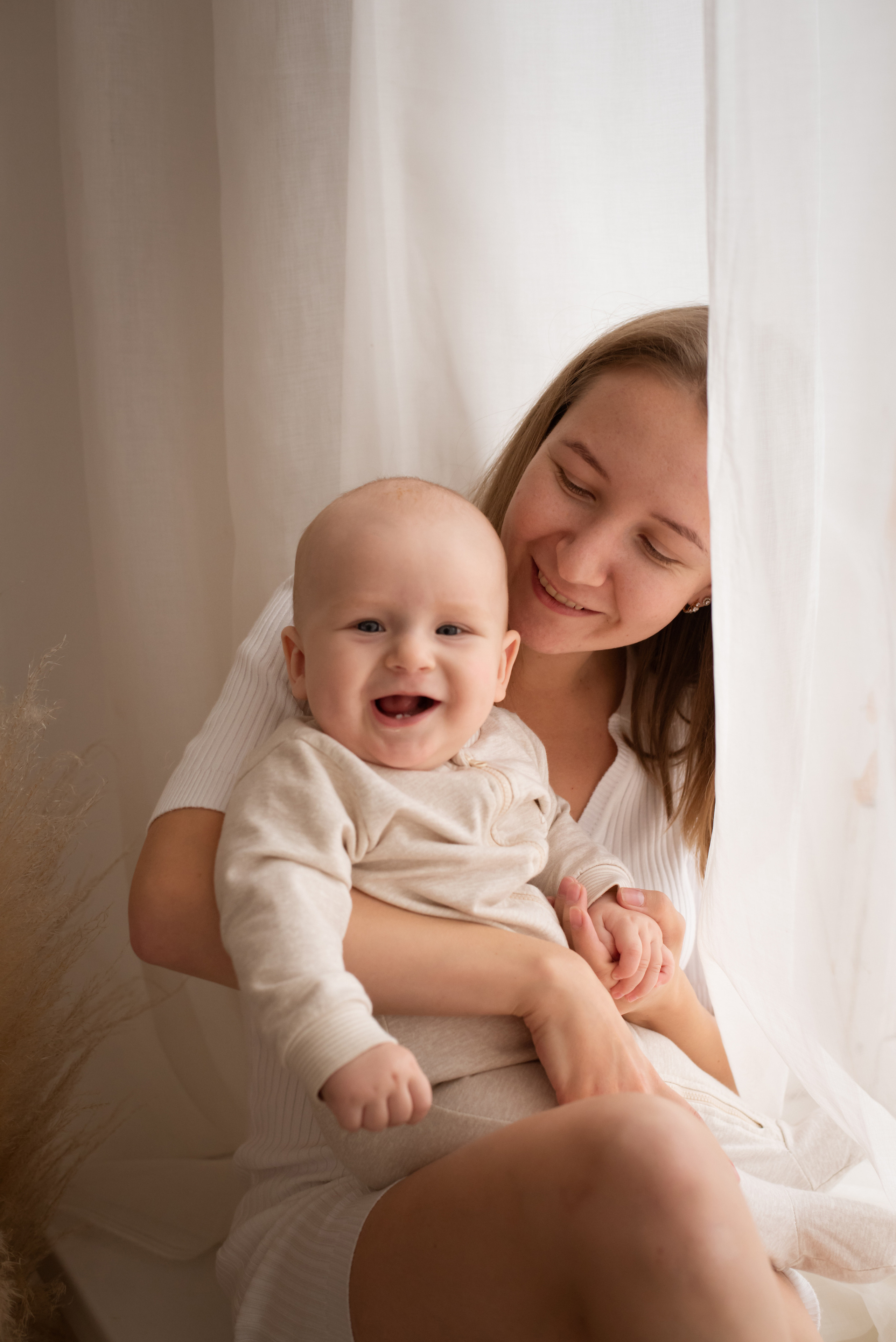 Home photo shoots in Montenegro. Photographer of newborns and children up to a year in Montenegro