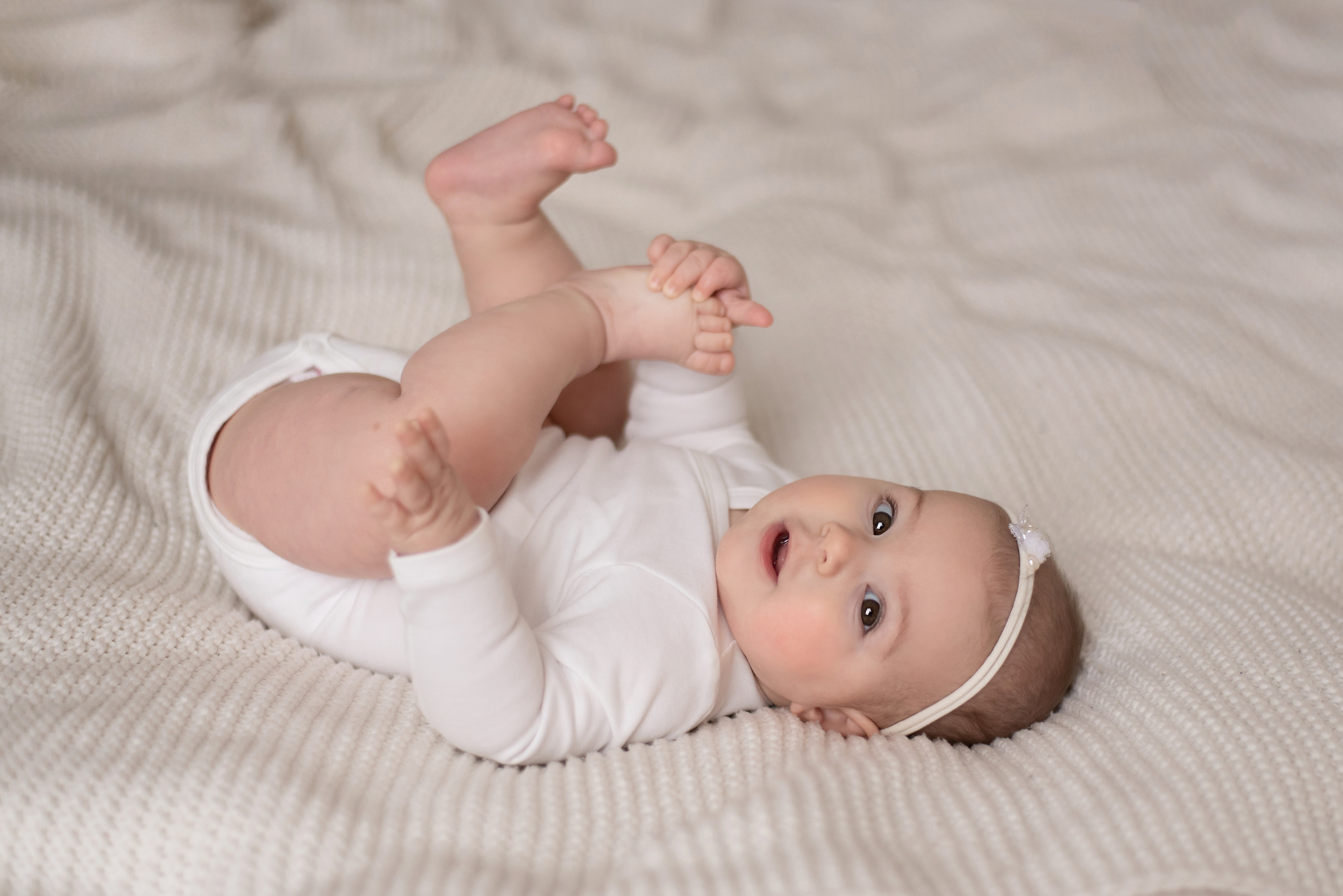 Home photo shoots in Montenegro. Photographer of newborns and children up to a year in Montenegro