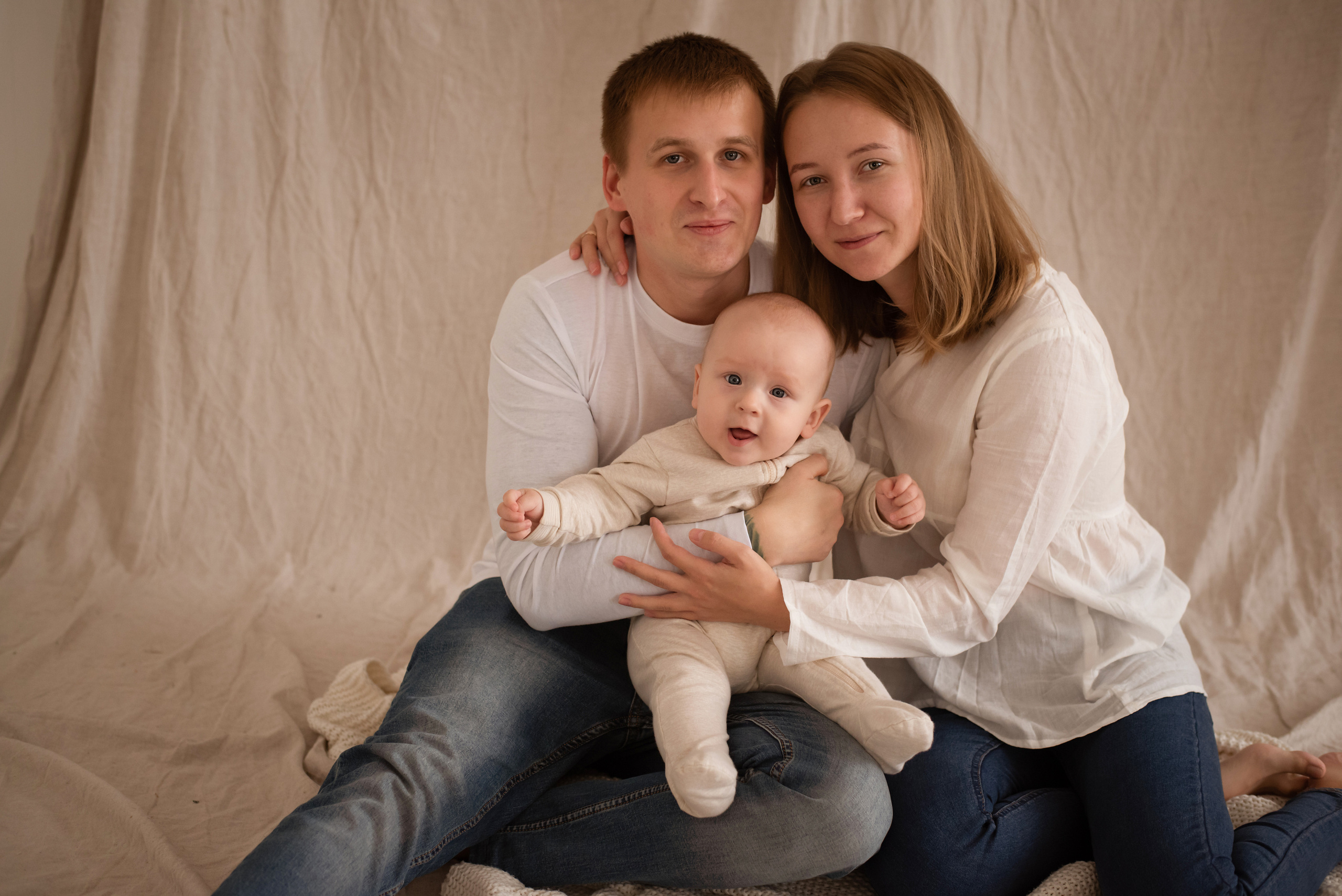 Home photo shoots in Montenegro. Photographer of newborns and children up to a year in Montenegro