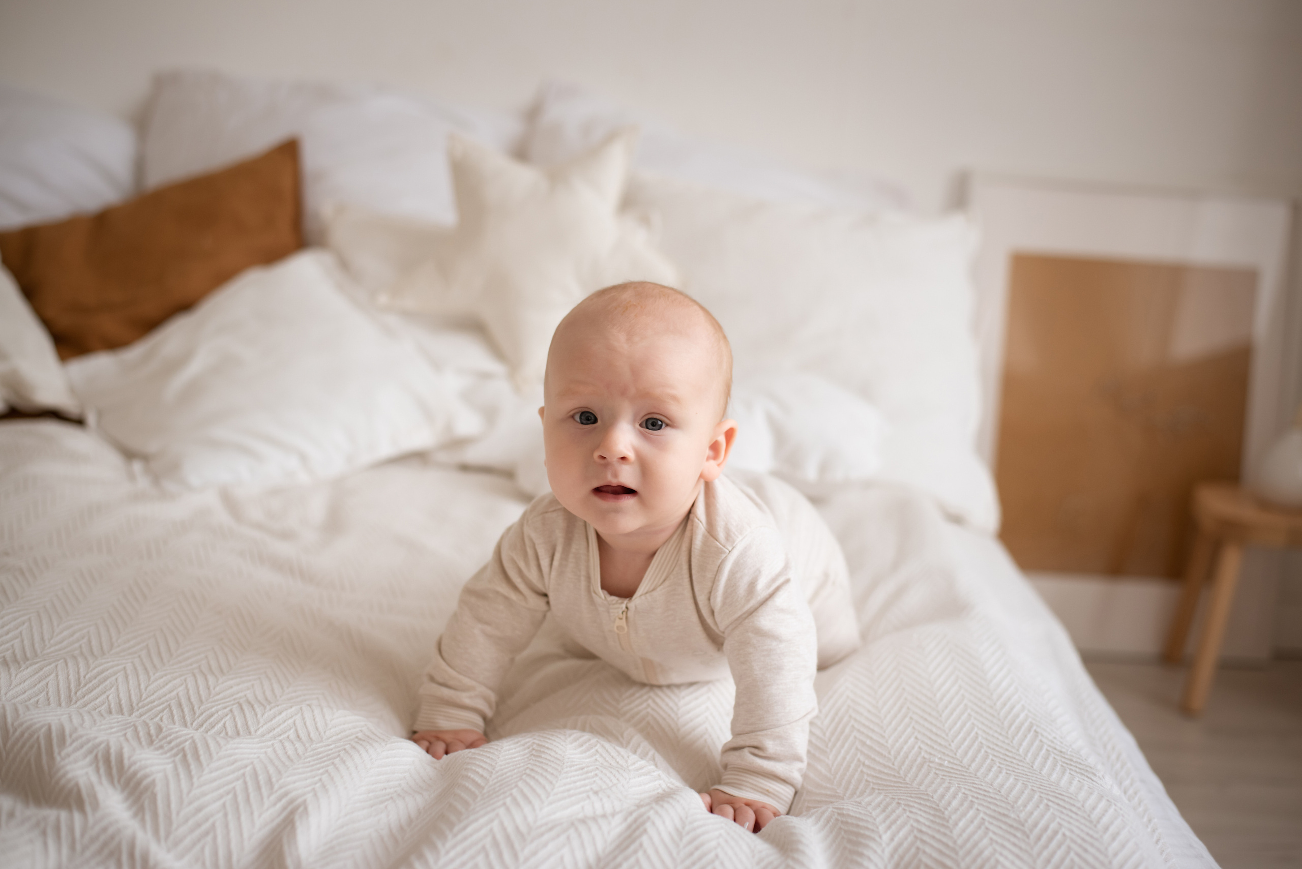 Home photo shoots in Montenegro. Photographer of newborns and children up to a year in Montenegro