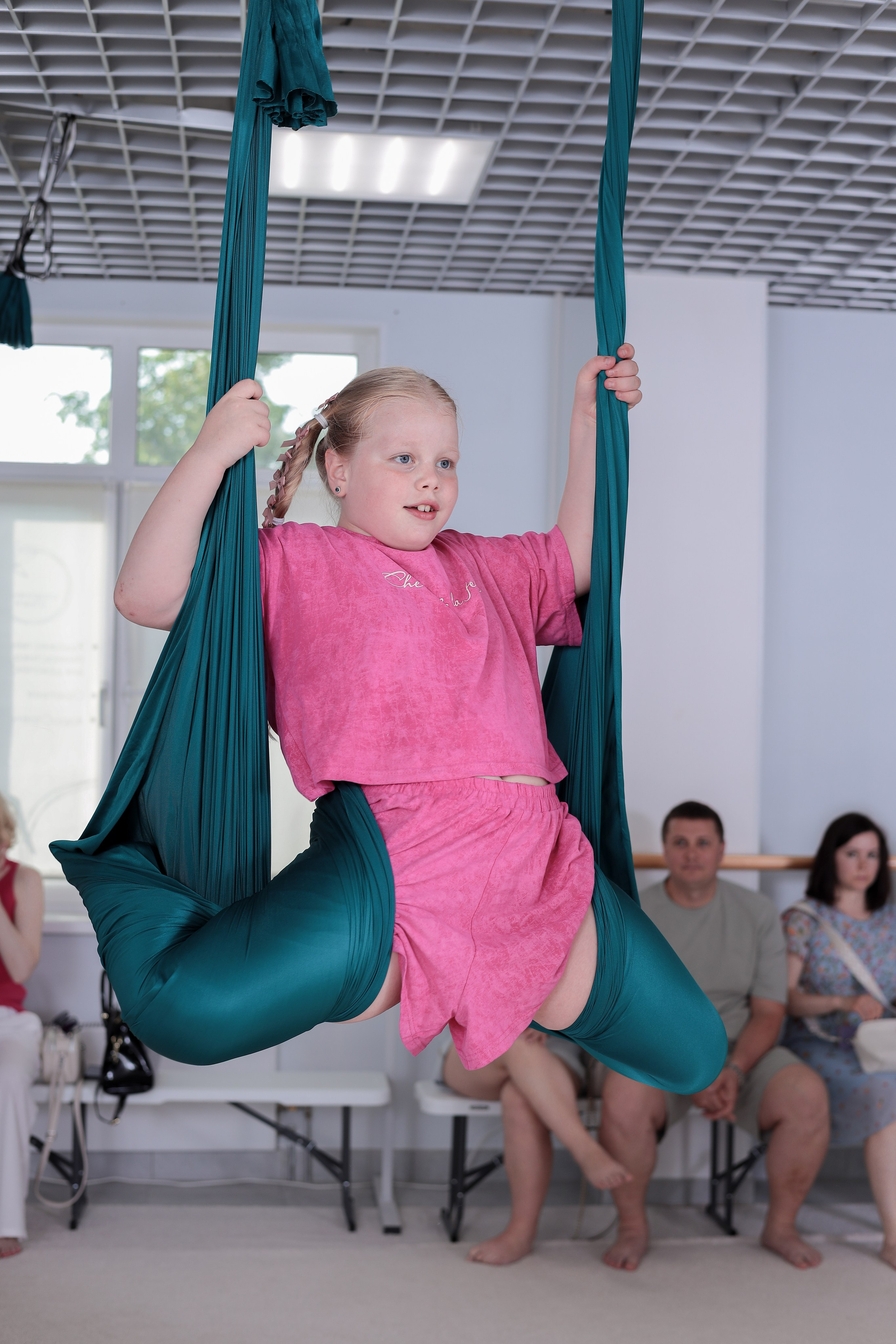 Детская аэройога. Фотограф Надршина Лилия