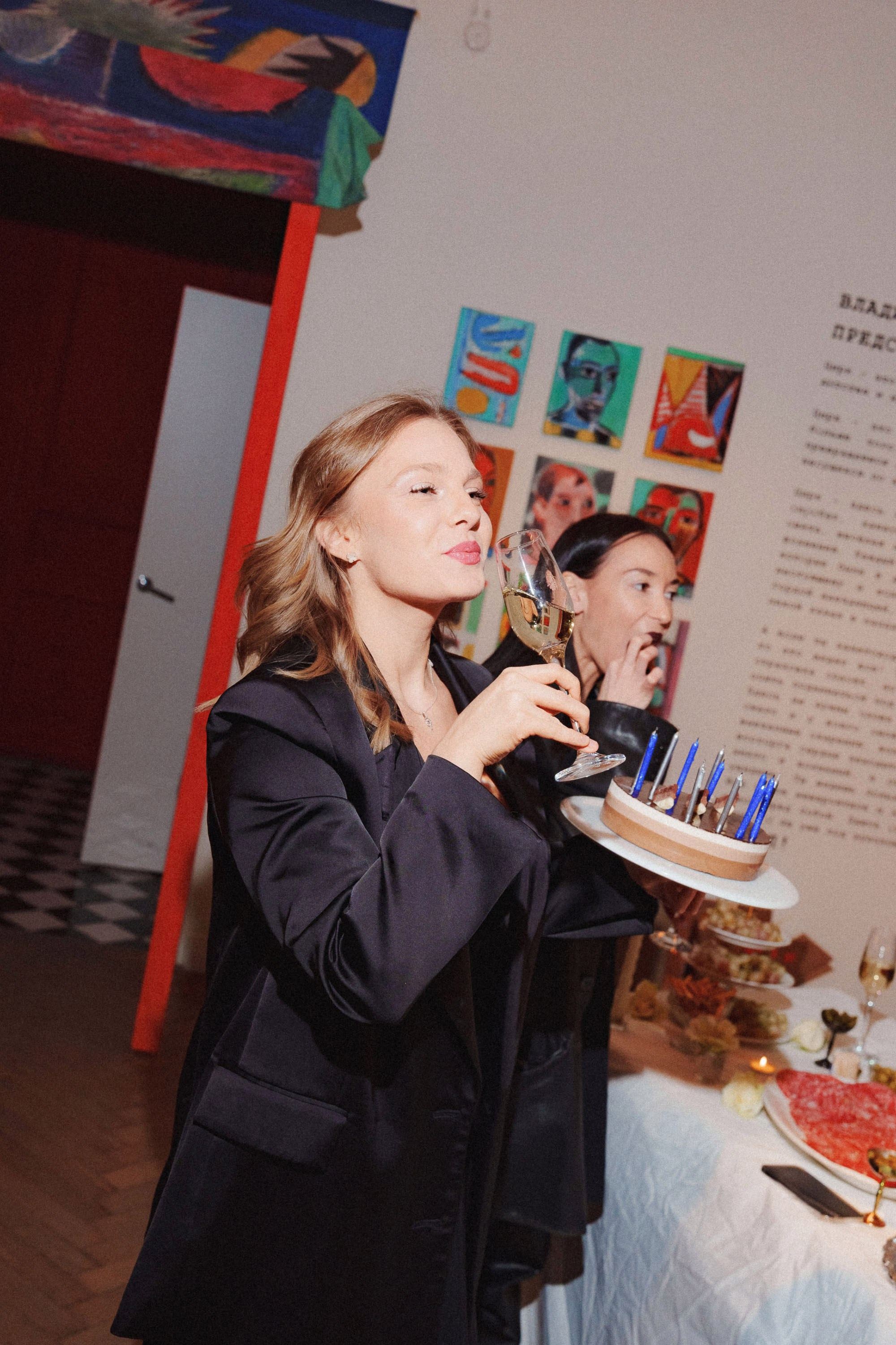 NASTYA CHELSEA Birthday in the gallery EGGZ. Андрей Цветков — репортажный, свадебный и портретный фотограф в Санкт-Петербурге