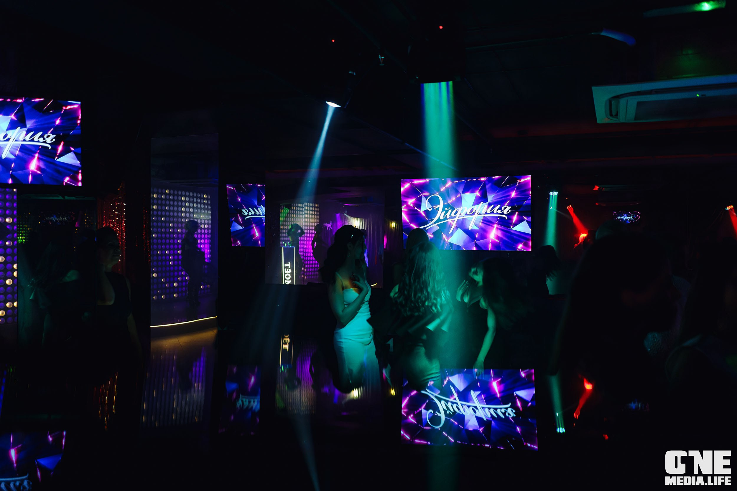 Фоторепортаж из караоке-клуба Эйфория. One Media Life: фоторепортажи, фотоотчеты с мероприятий и заведений