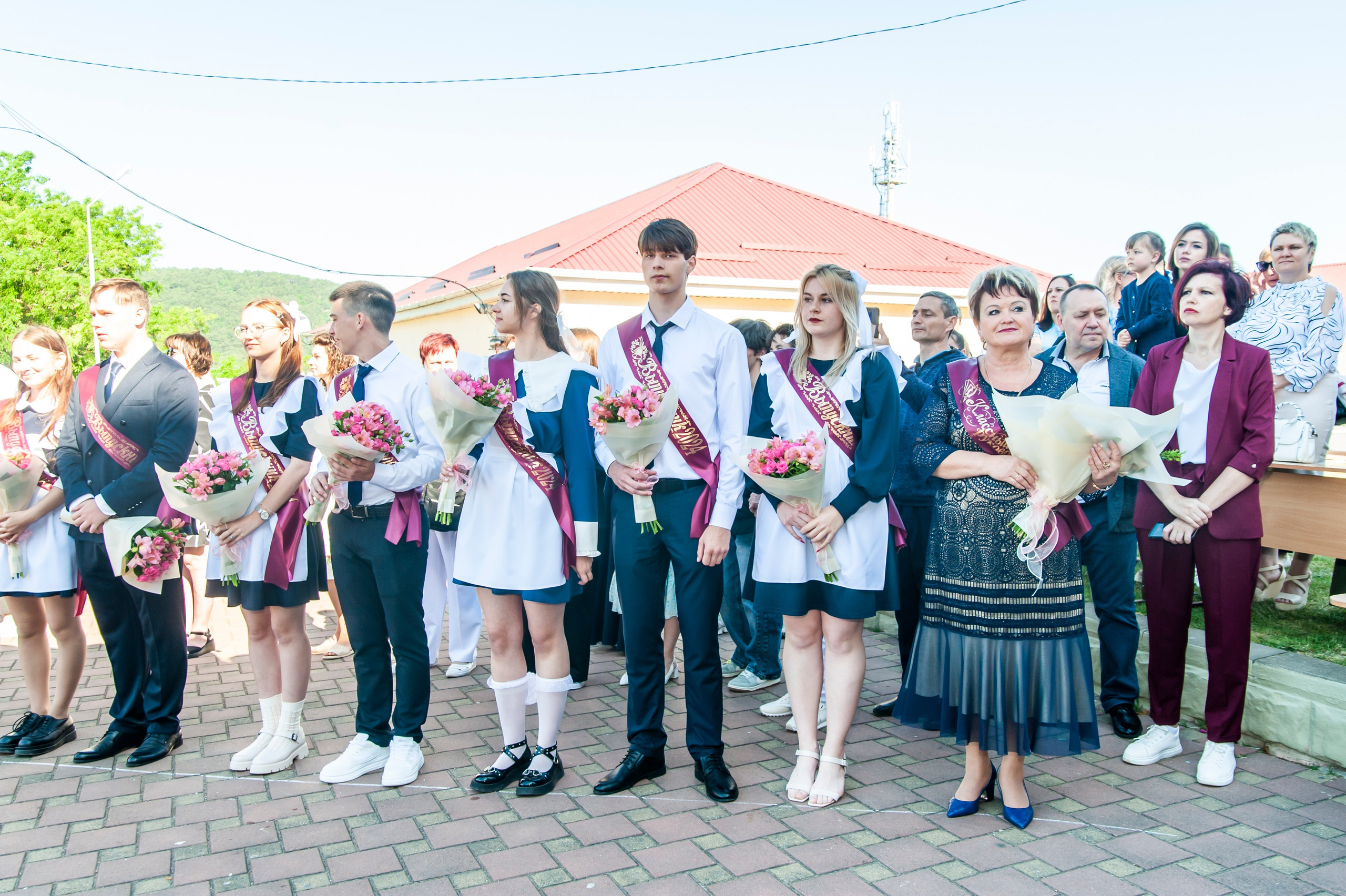 Последний Звонок МАОУ СОШ № 17 им. Эдуарда Есаяна — Архипо-Осиповка. Свадебный и семейный фотограф Денис Лукьянов в Краснодаре, Краснодарском крае и Республике Крым