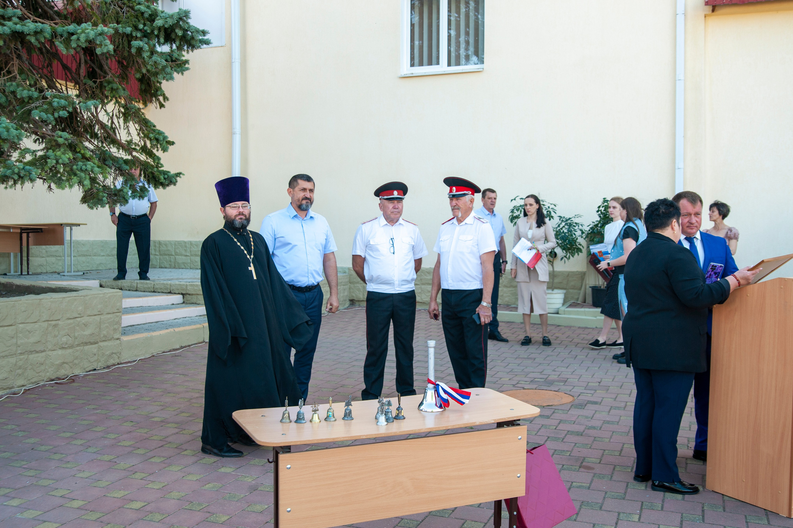 Последний Звонок МАОУ СОШ № 17 им. Эдуарда Есаяна — Архипо-Осиповка. Свадебный и семейный фотограф Денис Лукьянов в Краснодаре, Краснодарском крае и Республике Крым