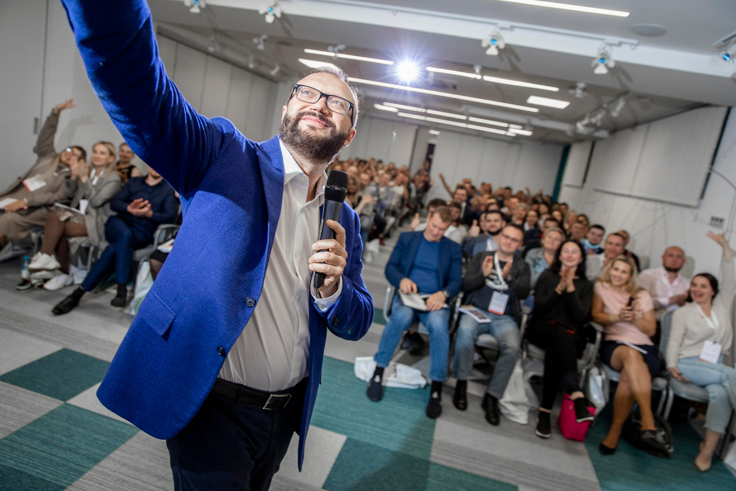 Евгений Колотилов, презентация в отеле Фрегат. Репортажный фотограф Петрозаводск Сергей Киренков