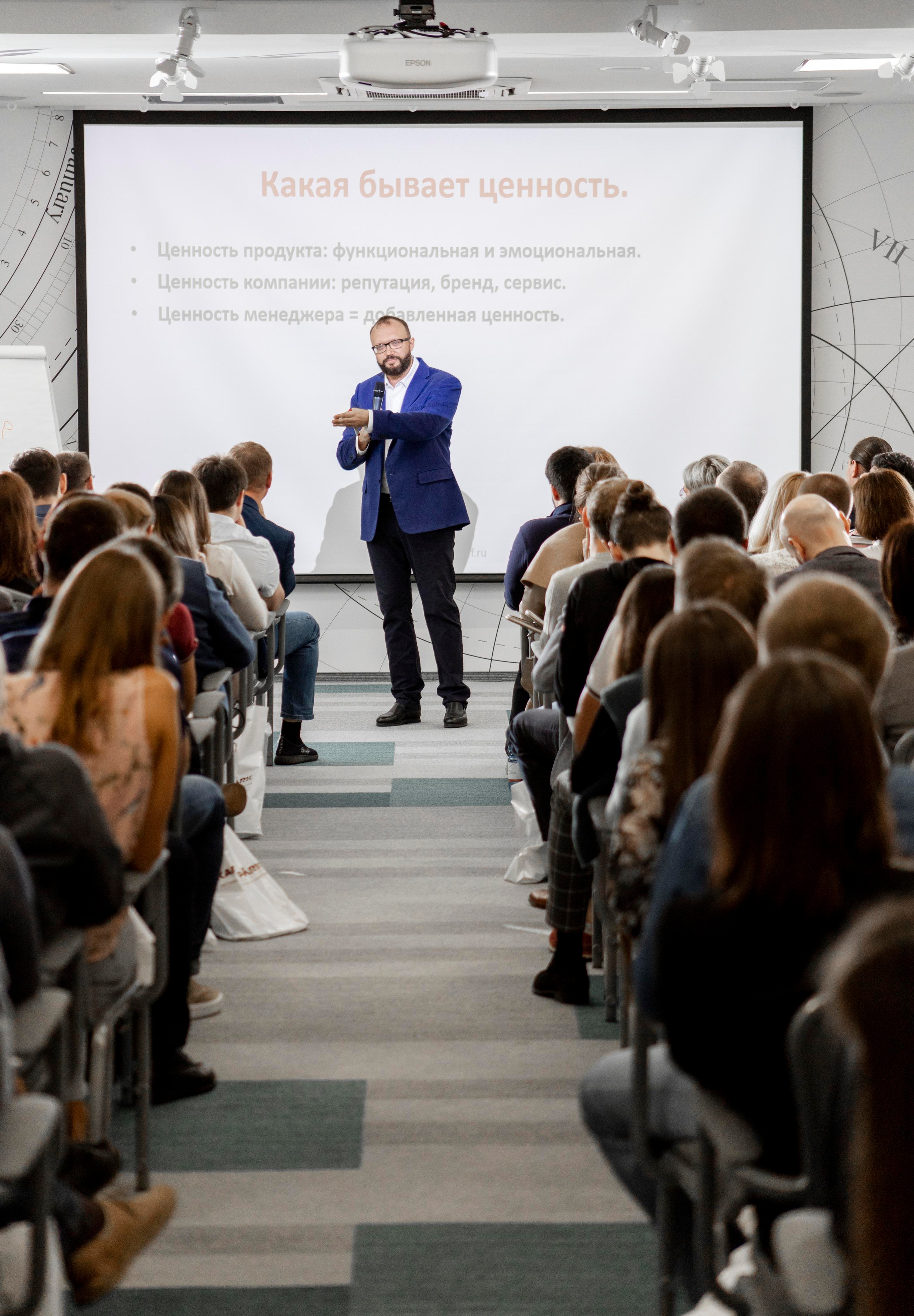 Евгений Колотилов, презентация в отеле Фрегат. Репортажный фотограф Петрозаводск Сергей Киренков