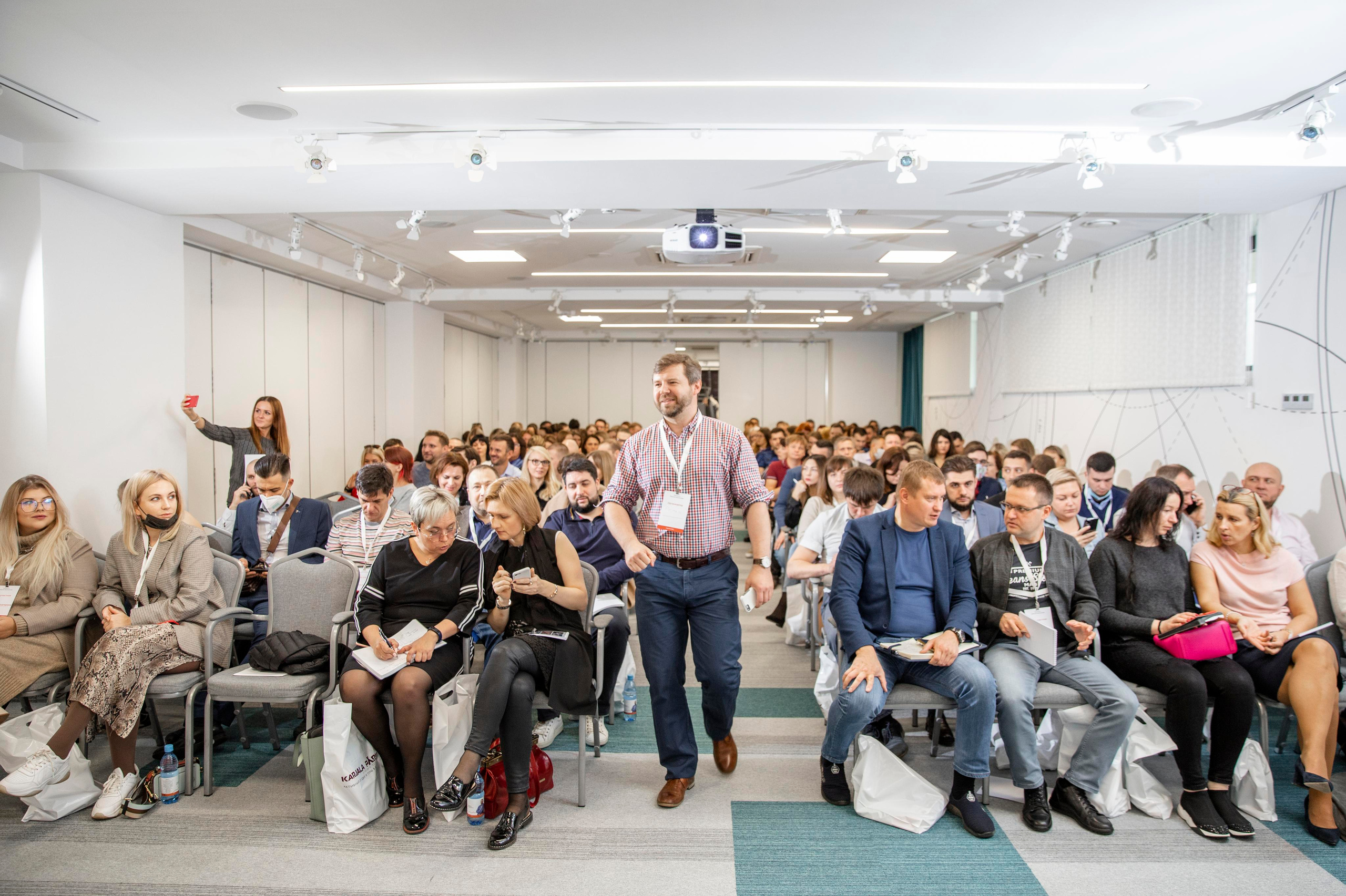 Евгений Колотилов, презентация в отеле Фрегат. Репортажный фотограф Петрозаводск Сергей Киренков
