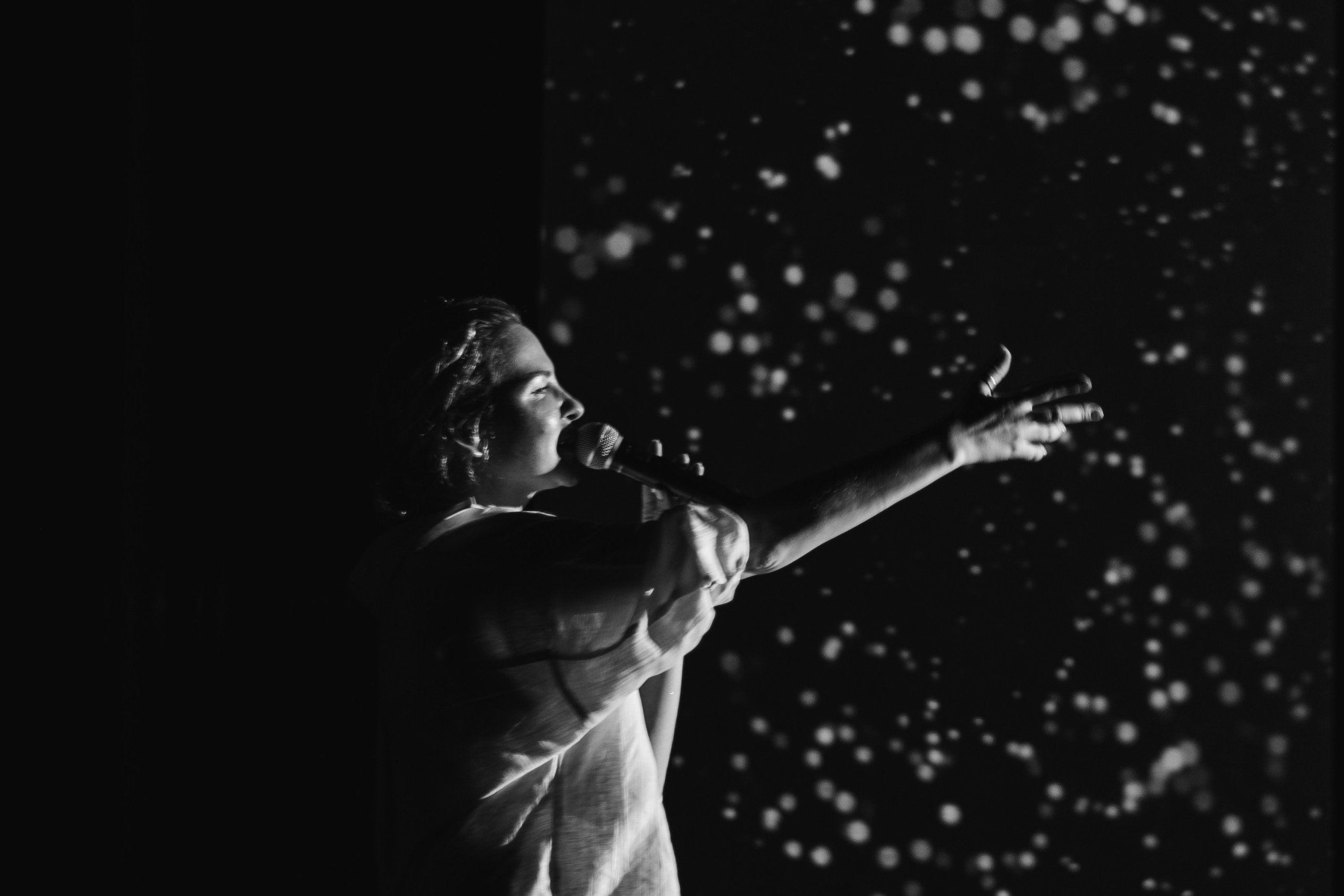 Фотосессия концерта Ах Астаховой в Сочи, июнь 2024. Фотограф в Сочи | Щербакова Дарья