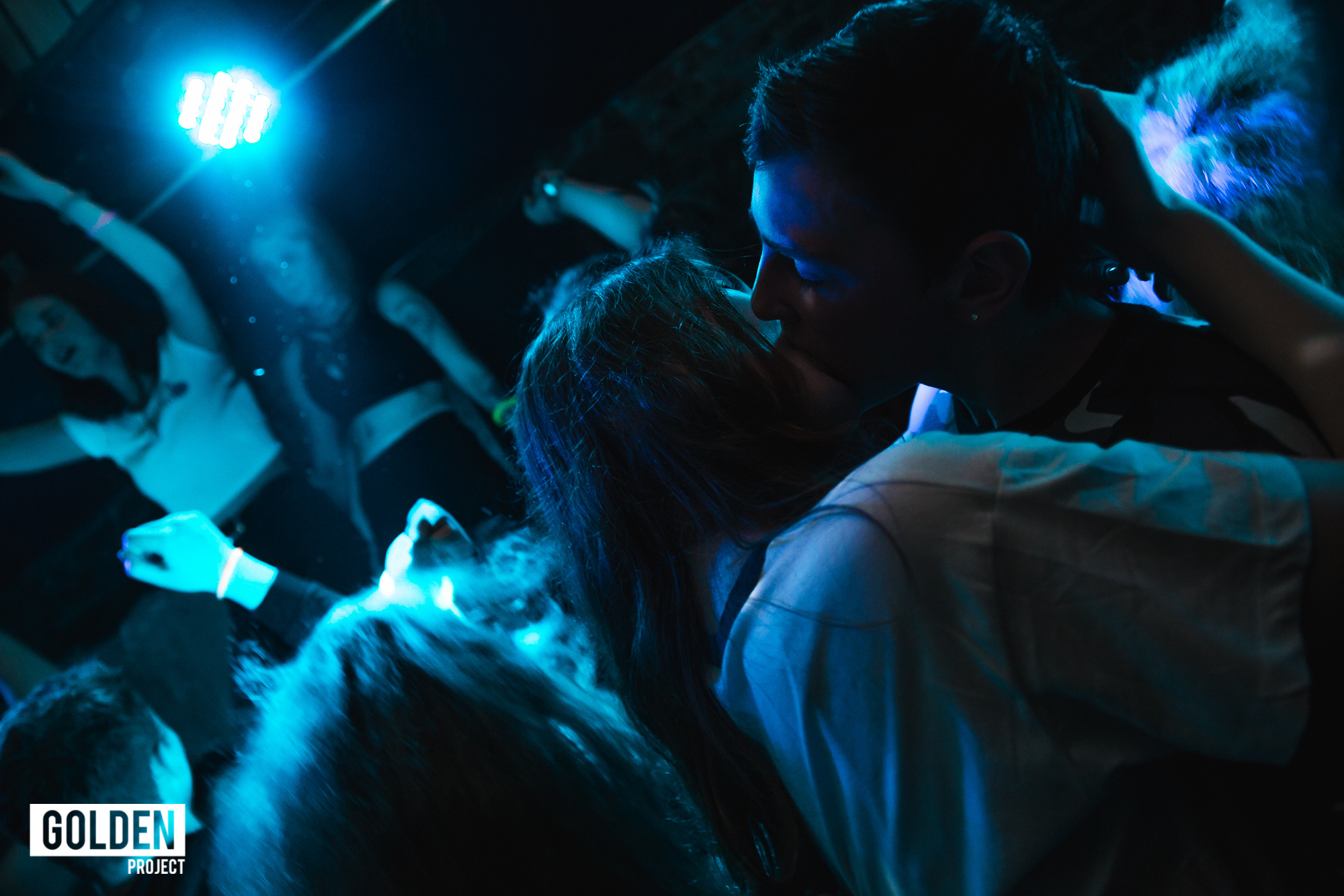 Вечеринки в ночных клубах. Свободный фотограф