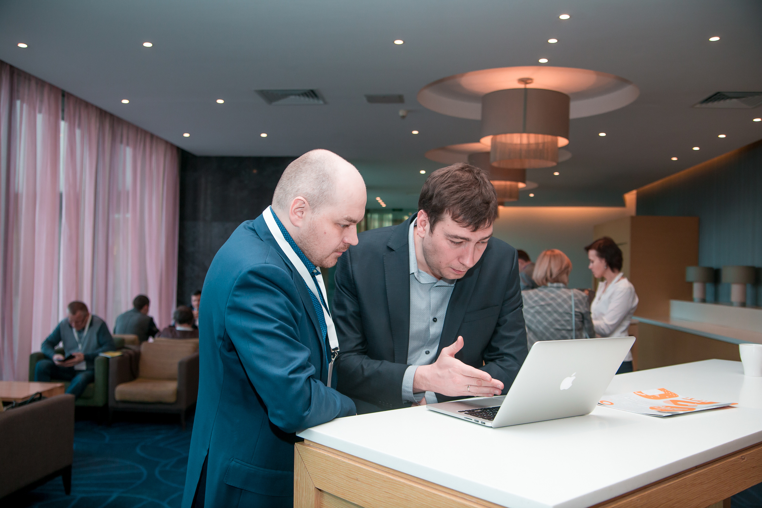 Бизнес конференции. Свободный фотограф