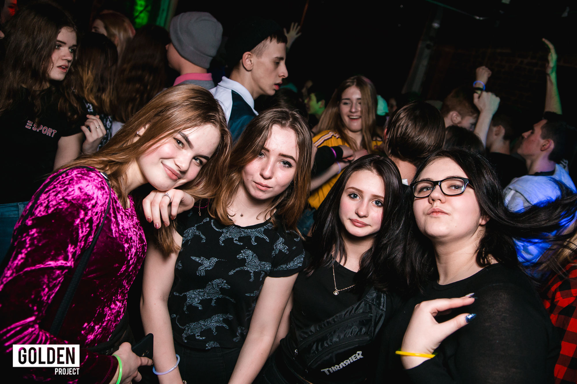 Вечеринки в ночных клубах. Свободный фотограф