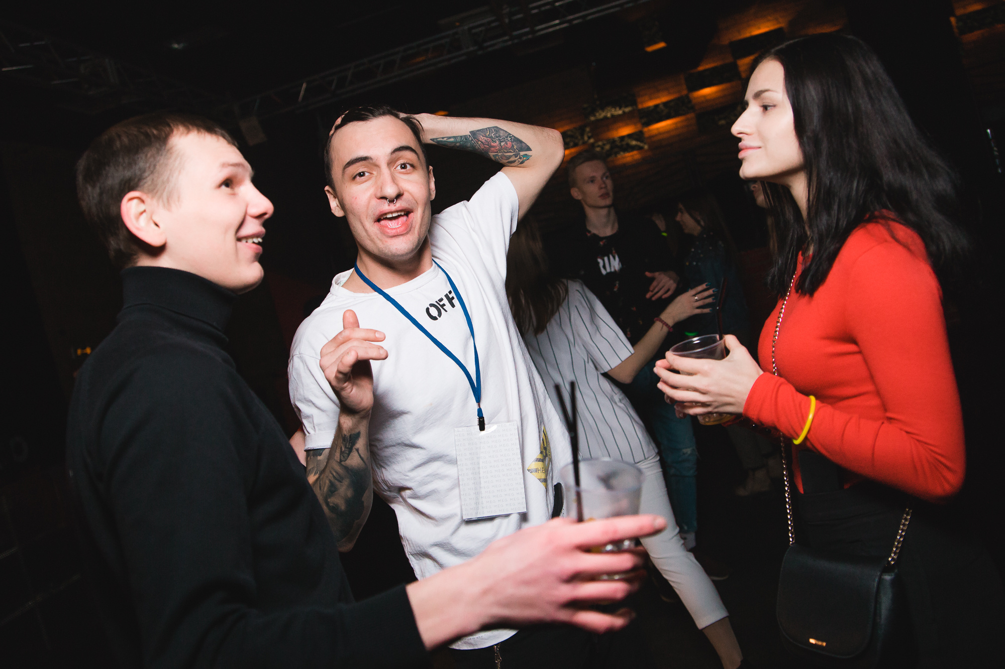 Вечеринки в ночных клубах. Свободный фотограф