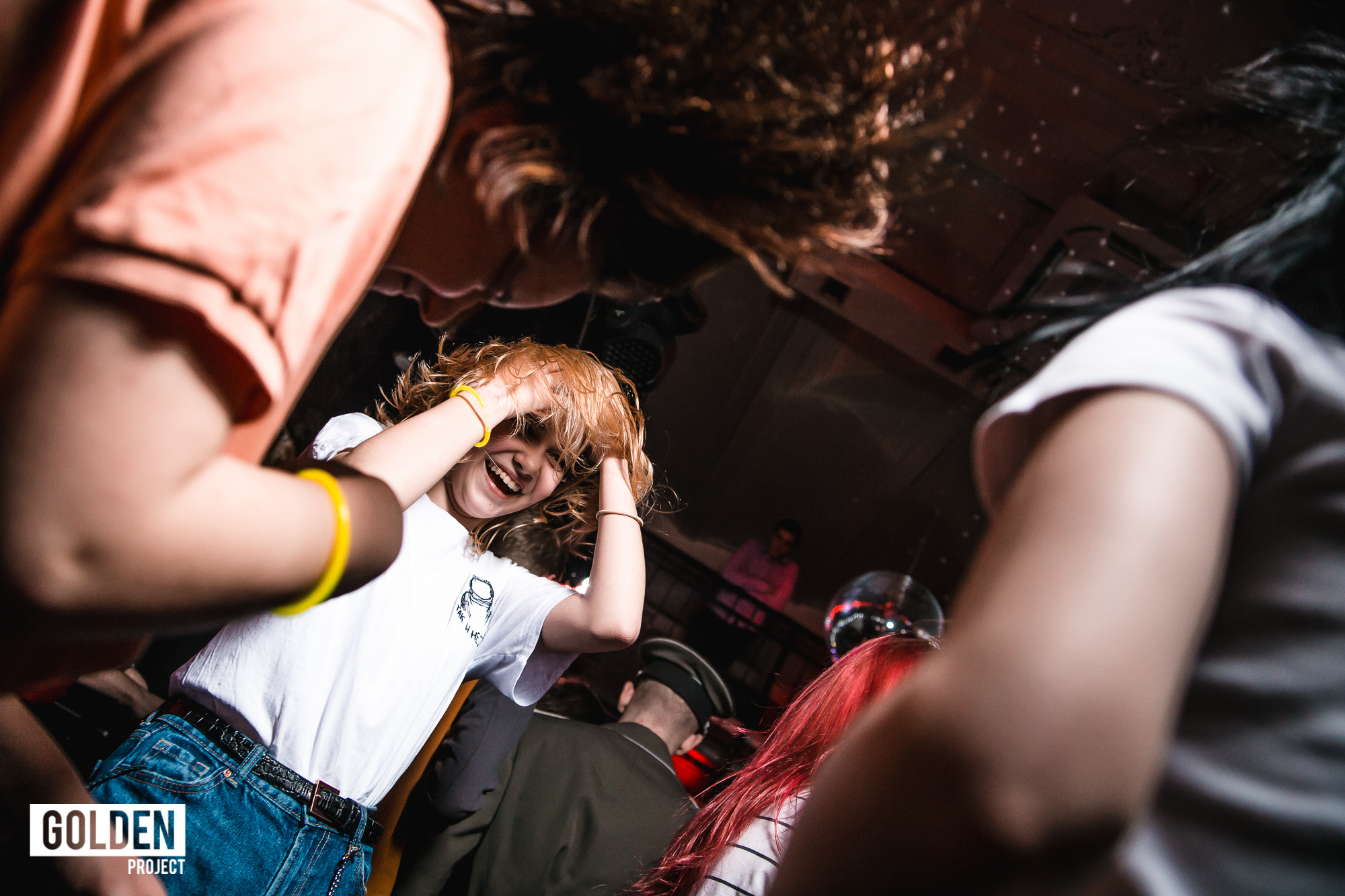 Вечеринки в ночных клубах. Свободный фотограф