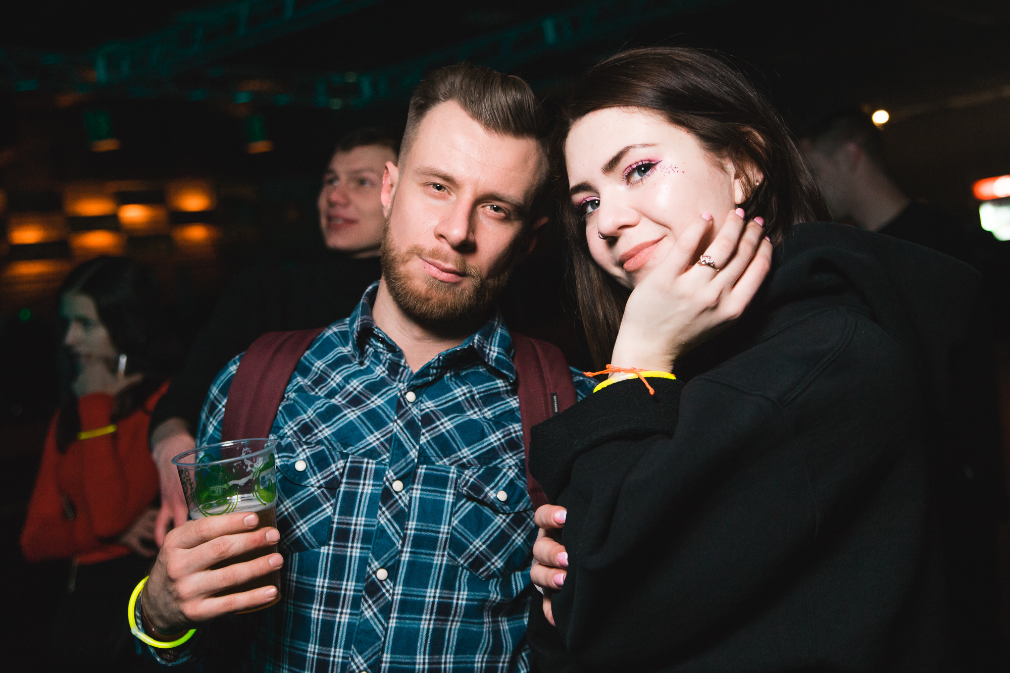 Вечеринки в ночных клубах. Свободный фотограф