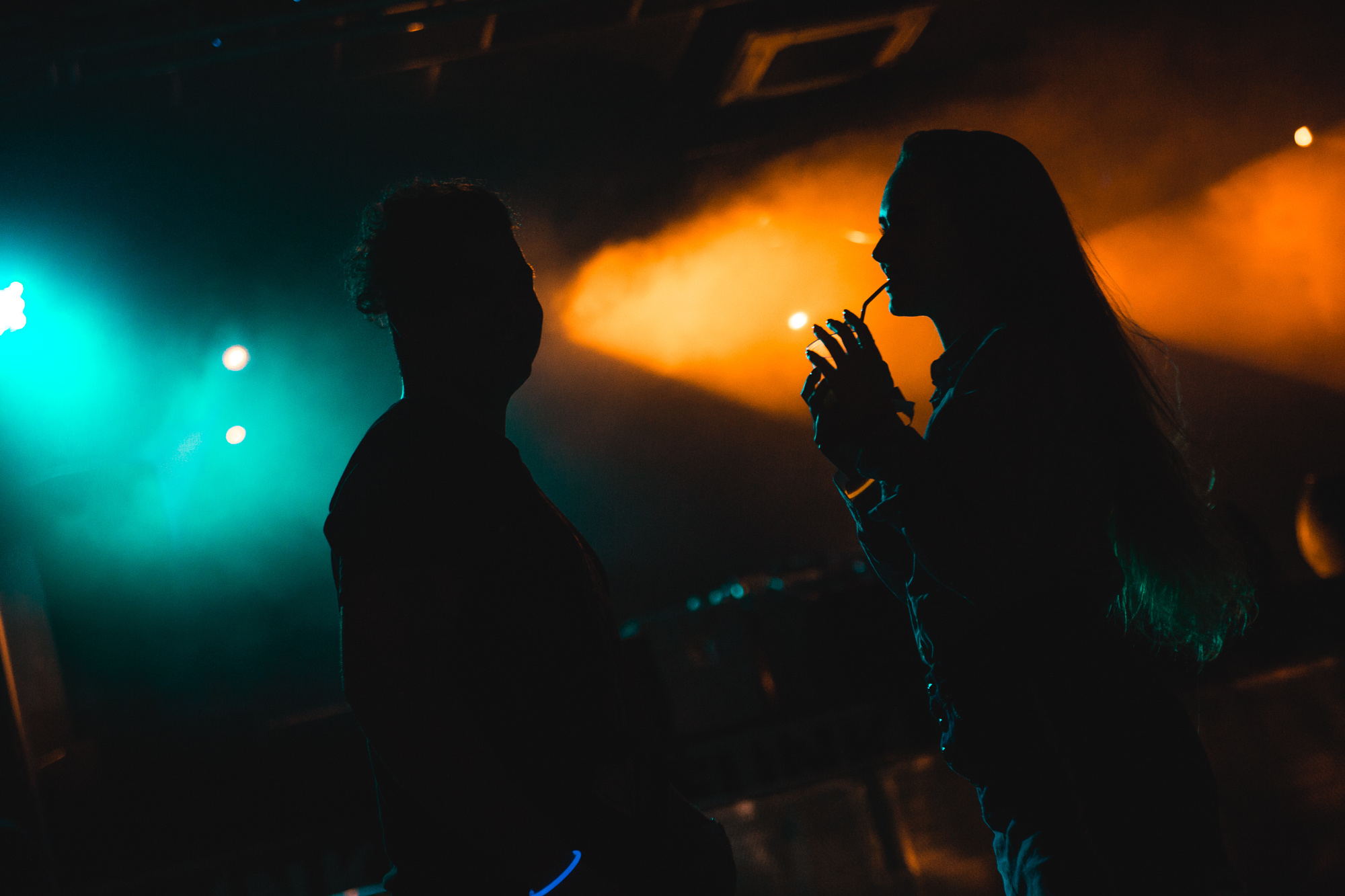 Вечеринки в ночных клубах. Свободный фотограф