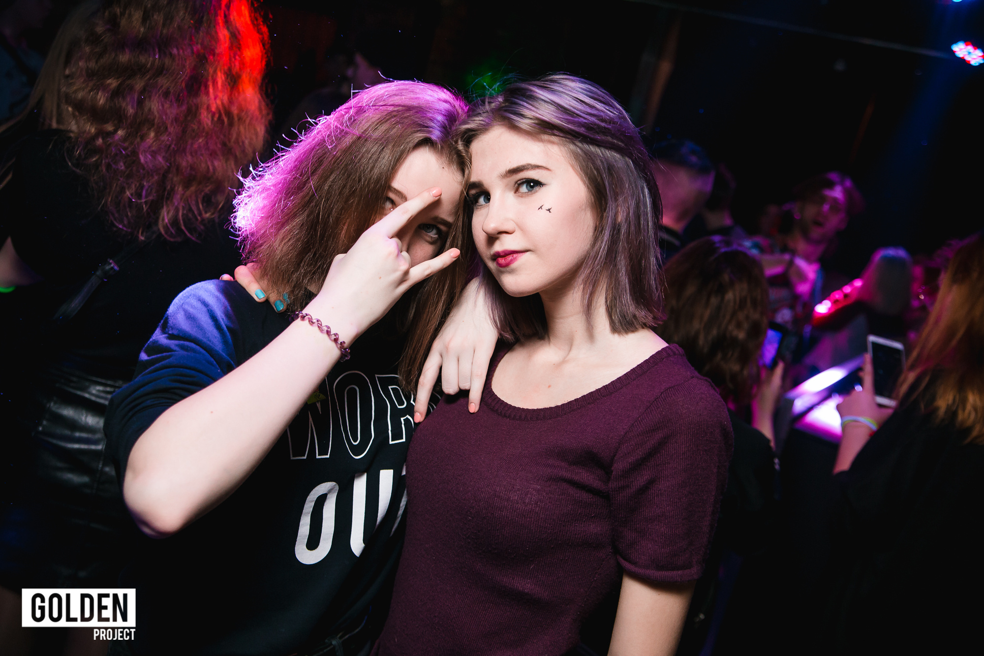 Вечеринки в ночных клубах. Свободный фотограф