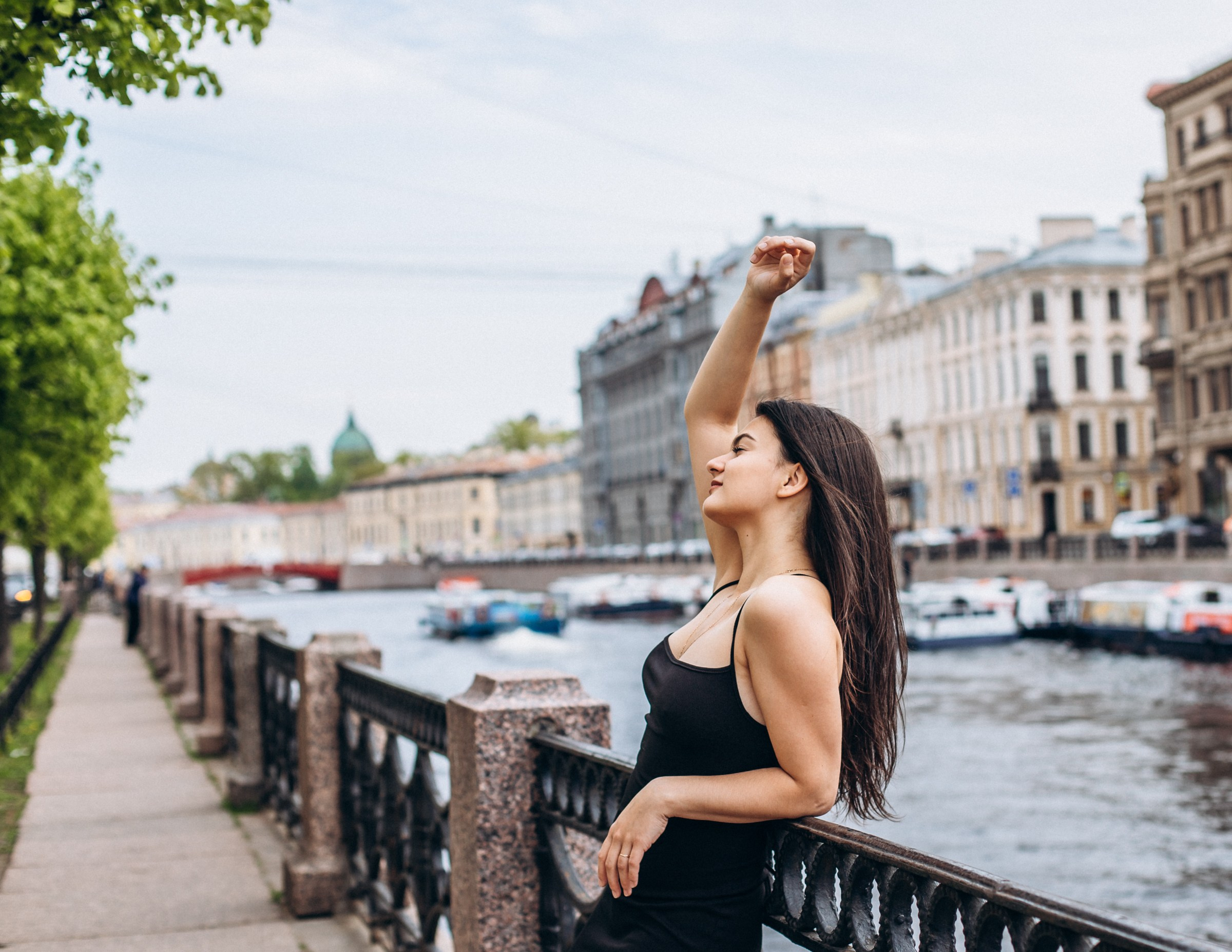 Валерия в мае. Фотопрогулка в Петербурге. Индивидуальный и семейный фотограф в Санкт-Петербурге
