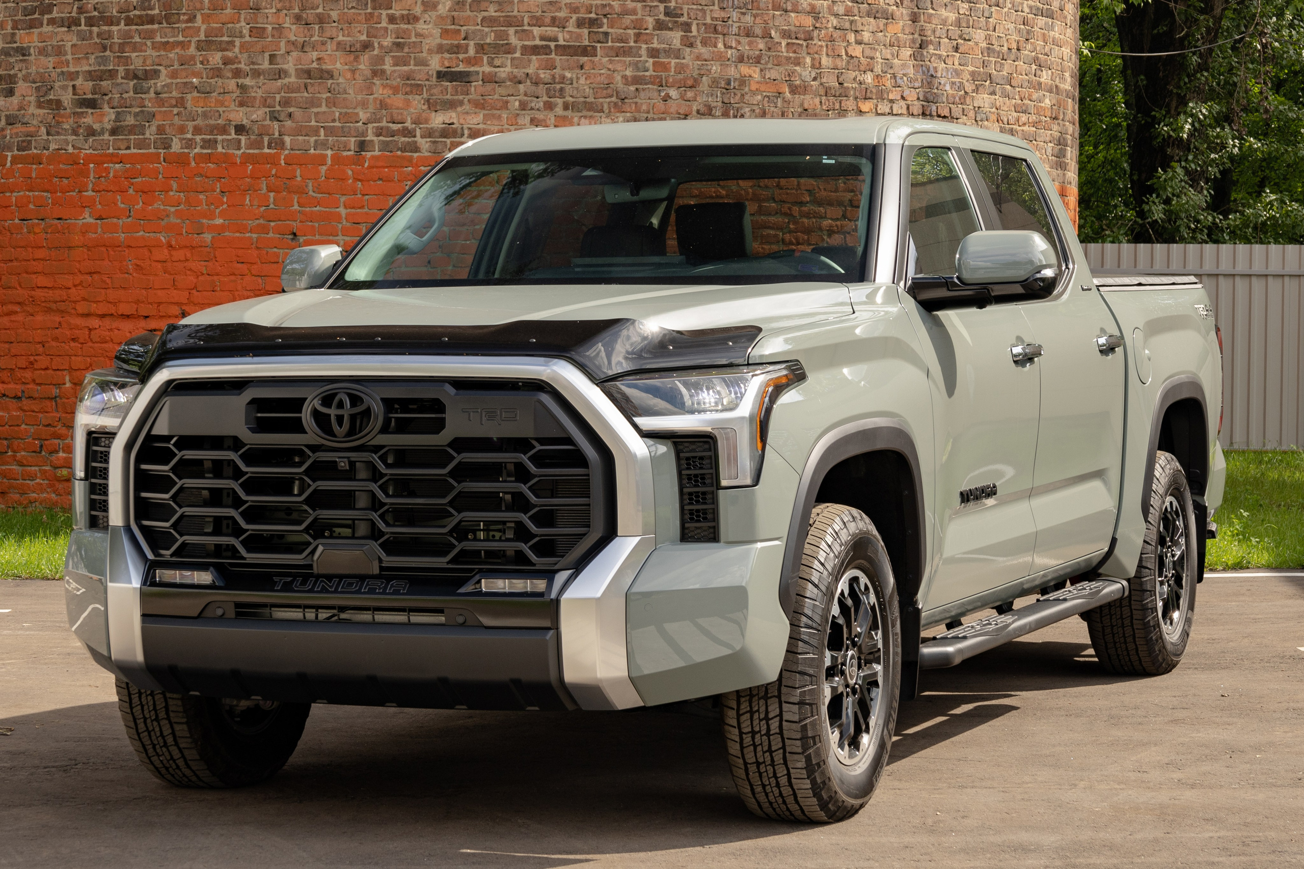 Фотосессия с мотоциклами и автомобилями. Предметный фотограф в Москве и Московской области