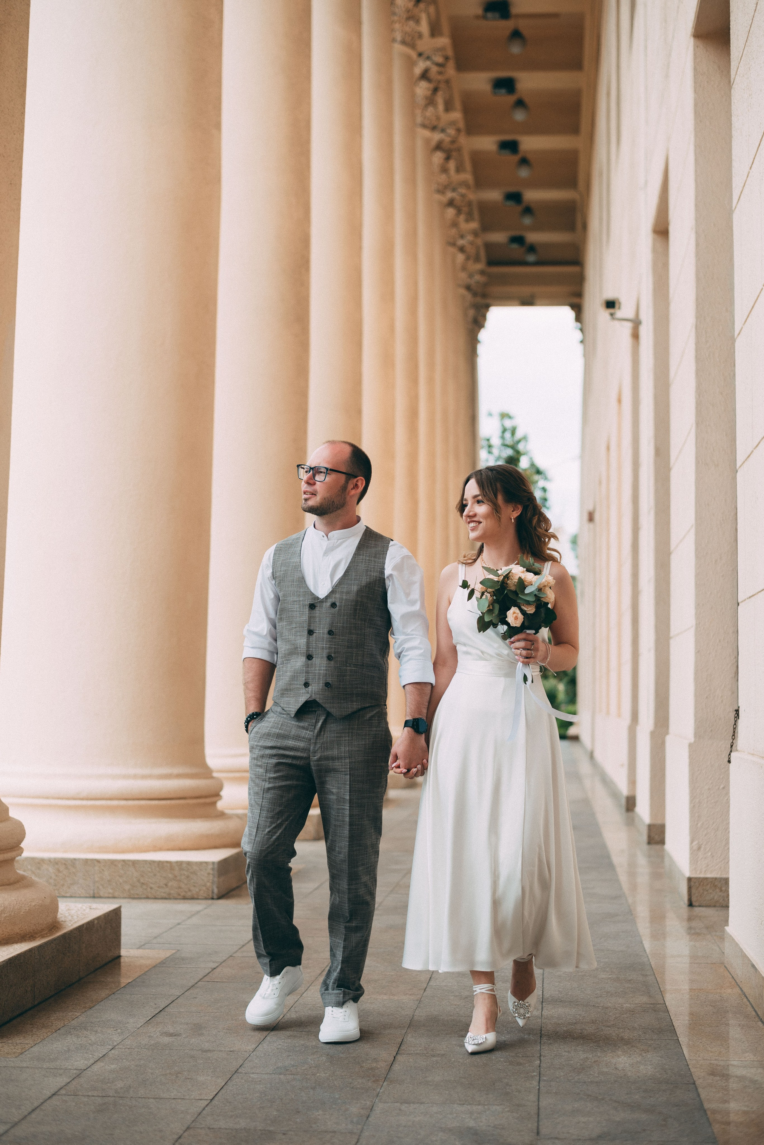 Фотосессия свадьбы или lovstory в центре Сочи, Зимний театр. Фотограф в Сочи — Маргарита Поганова