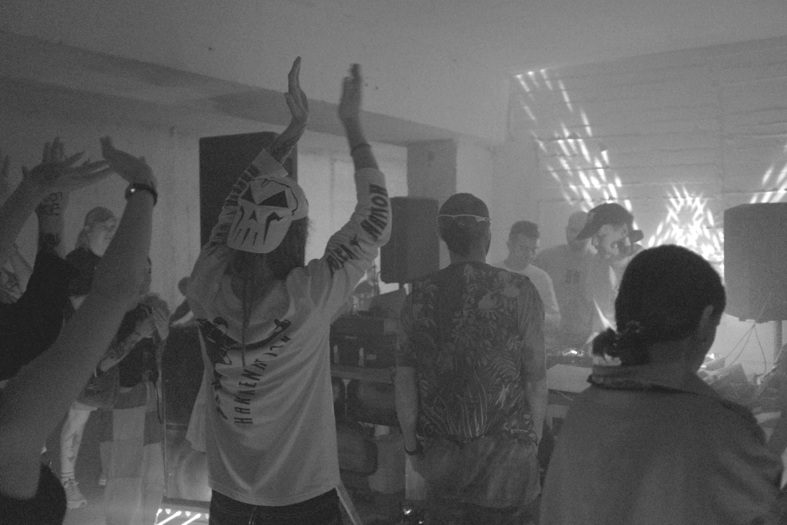 EBASHNYA. 19 июля 2025. Хардкор-габбер туса от команды Башня. Репортажный фотограф в Санкт-Петербурге Даниил Могута