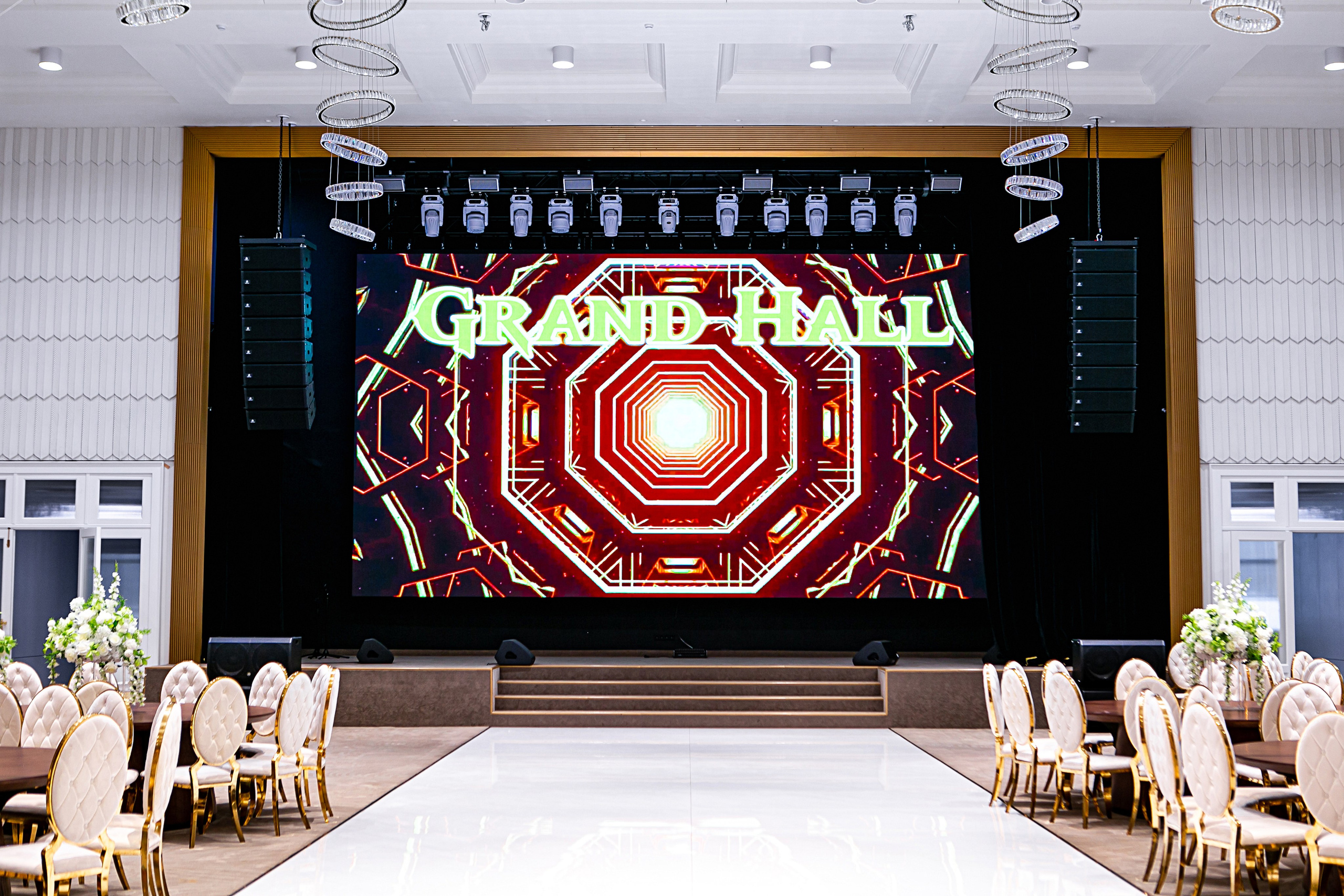 Банкетный зал Grand Holl. Контент фотограф, съемка для маркетплейсов, фуд съемка и репортажи в Новосибирске Ралия Галеева