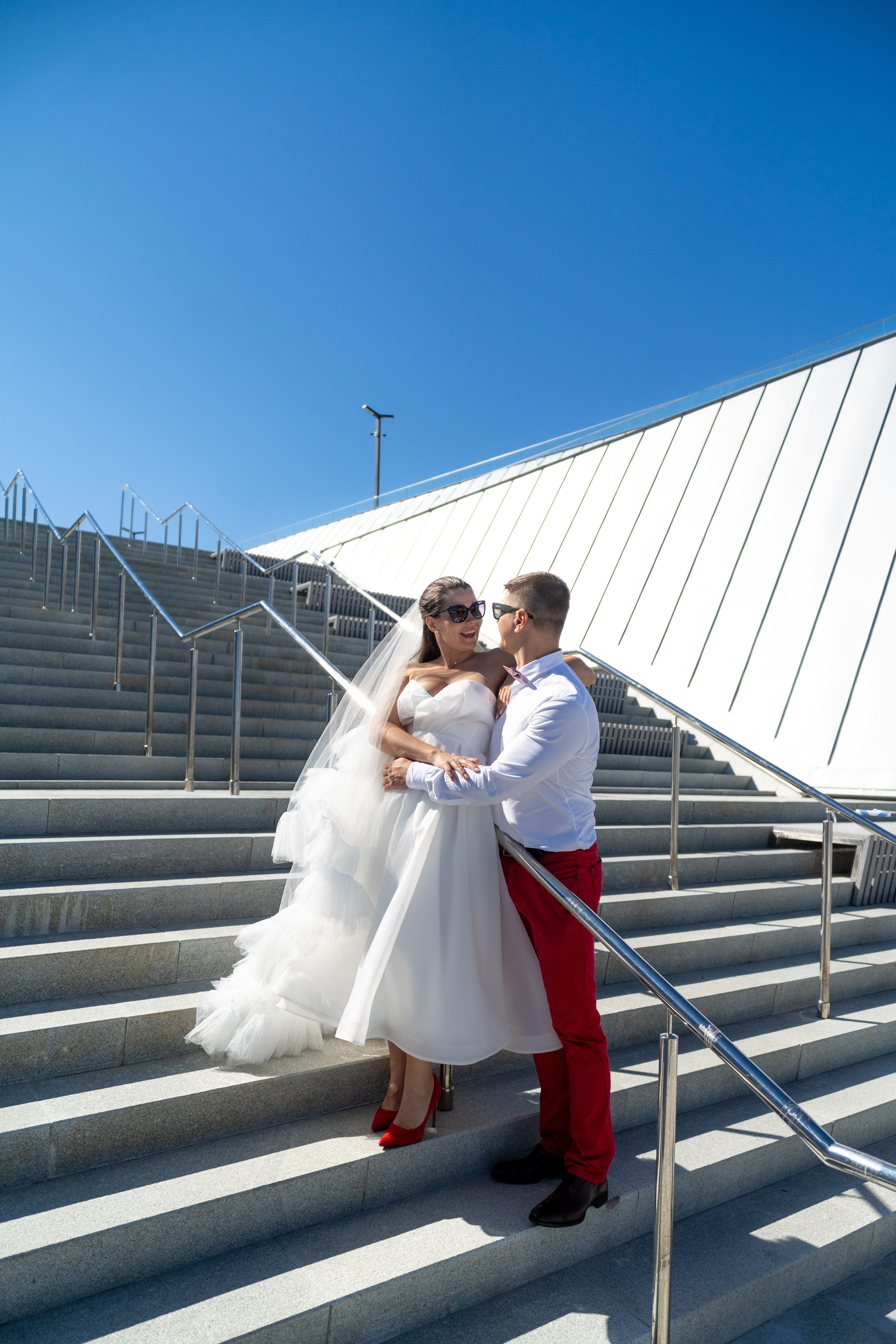 Красивые места для свадебной фотосессии летом в Санкт-Петербурге. Свадебный фотограф Александр Невский в Санкт-Петербурге