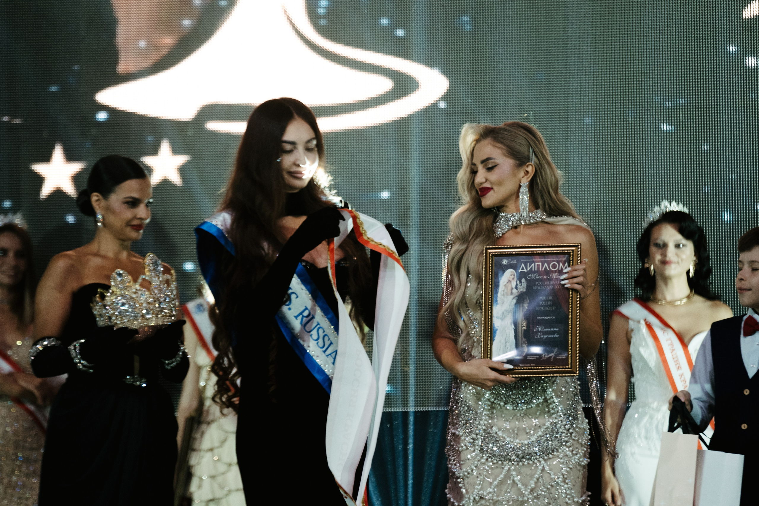 Мисс и Миссис Россия Земли Краснодар 2025 программа. Свадебный и репортажной фотограф Денис Ожигин в Краснодаре и Краснодарском крае