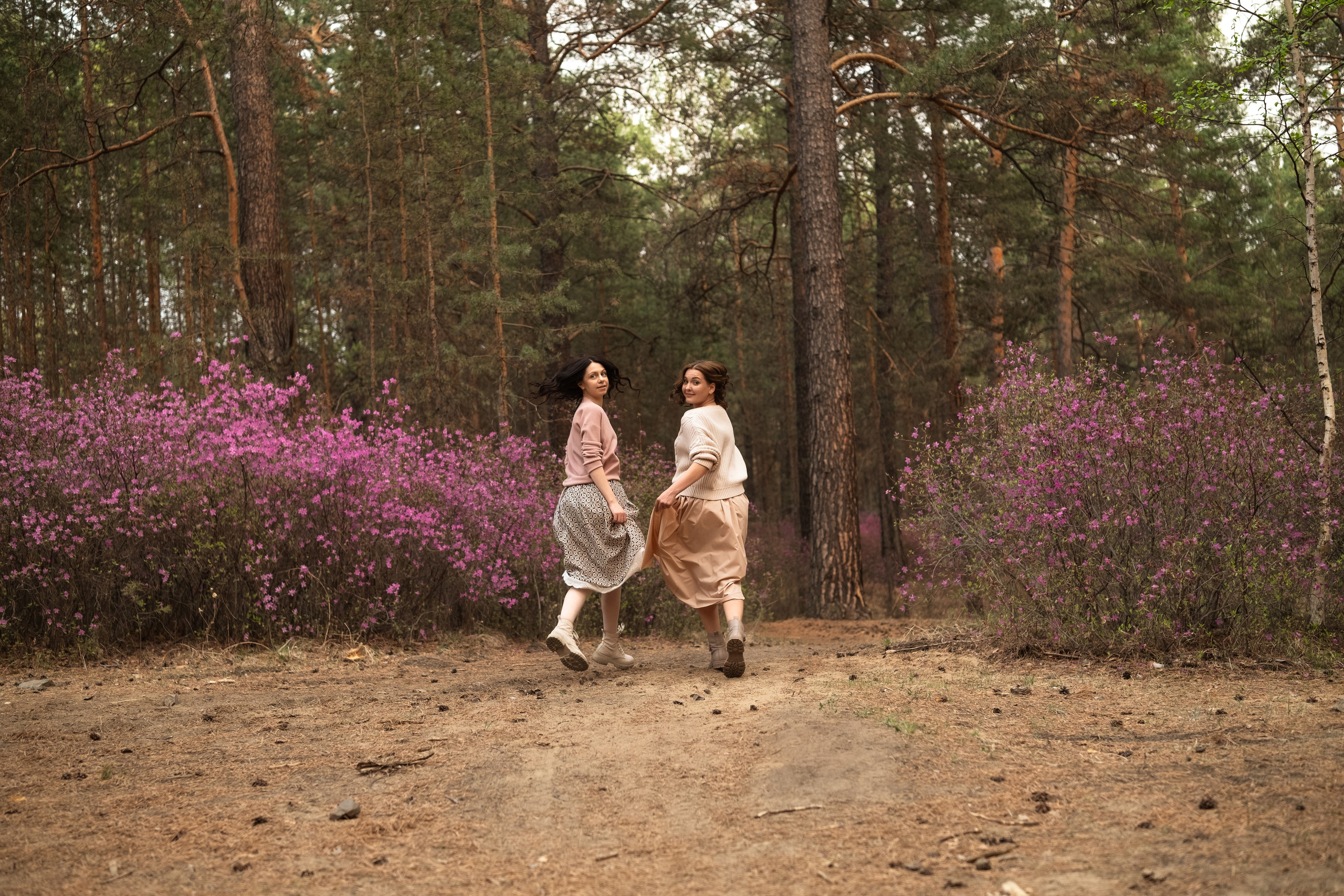 Фотосессия в багульнике. Портретный фотограф в Чите Анна Камратова. Помогу Вам создать историю, в которой Вы — главный герой!