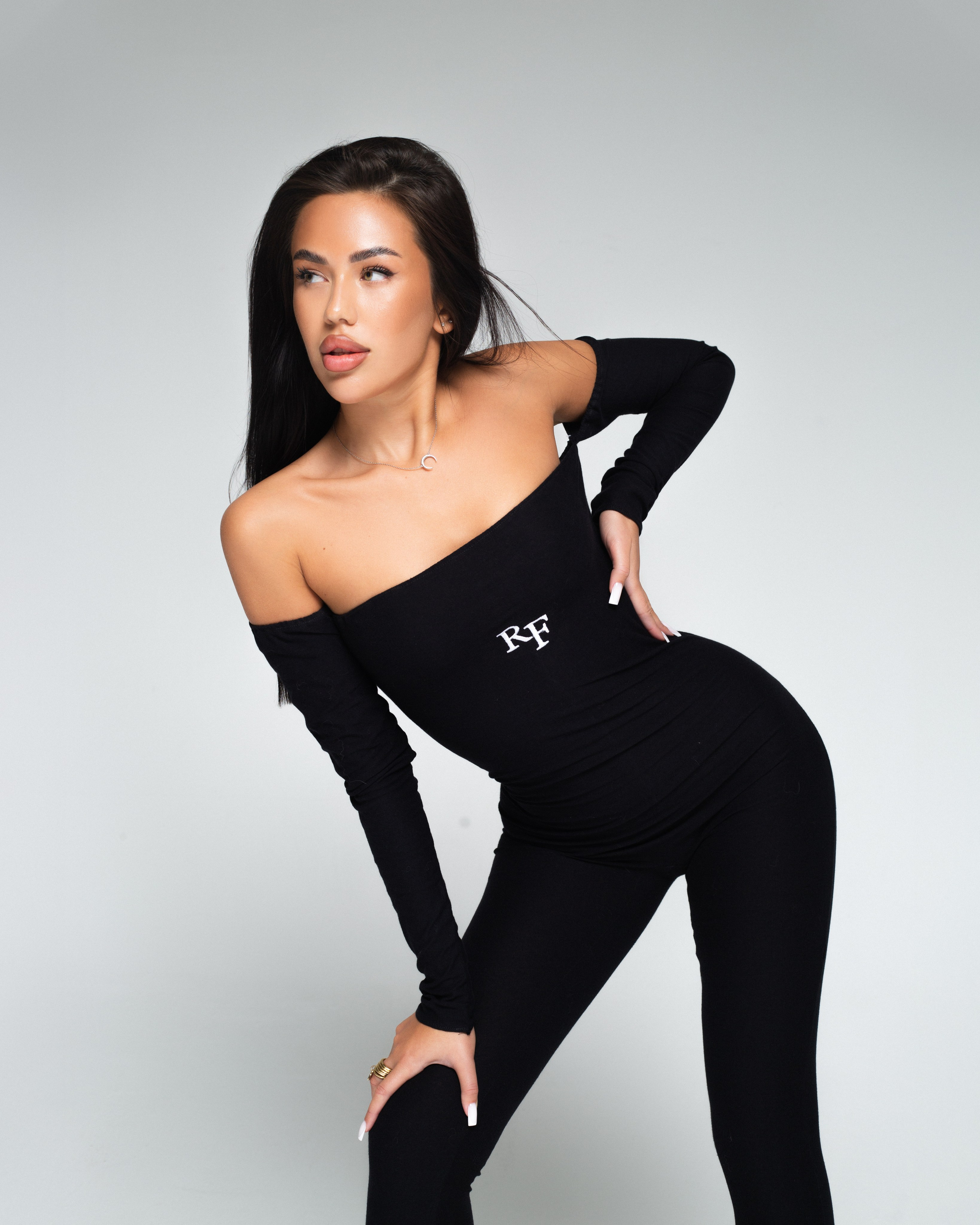 КАТАЛОГ | серый фон. RUNA production — стильные съемки для брендов