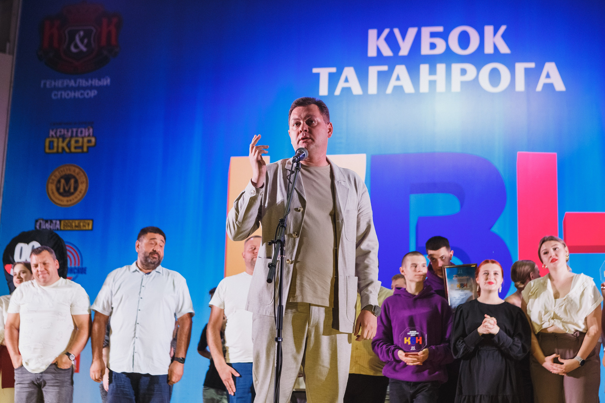 Шутки с уголка: Весёлый день с КВН в Парке Горького Таганрога. Свадебный и семейный фотограф в Таганроге Бакарюк Антон