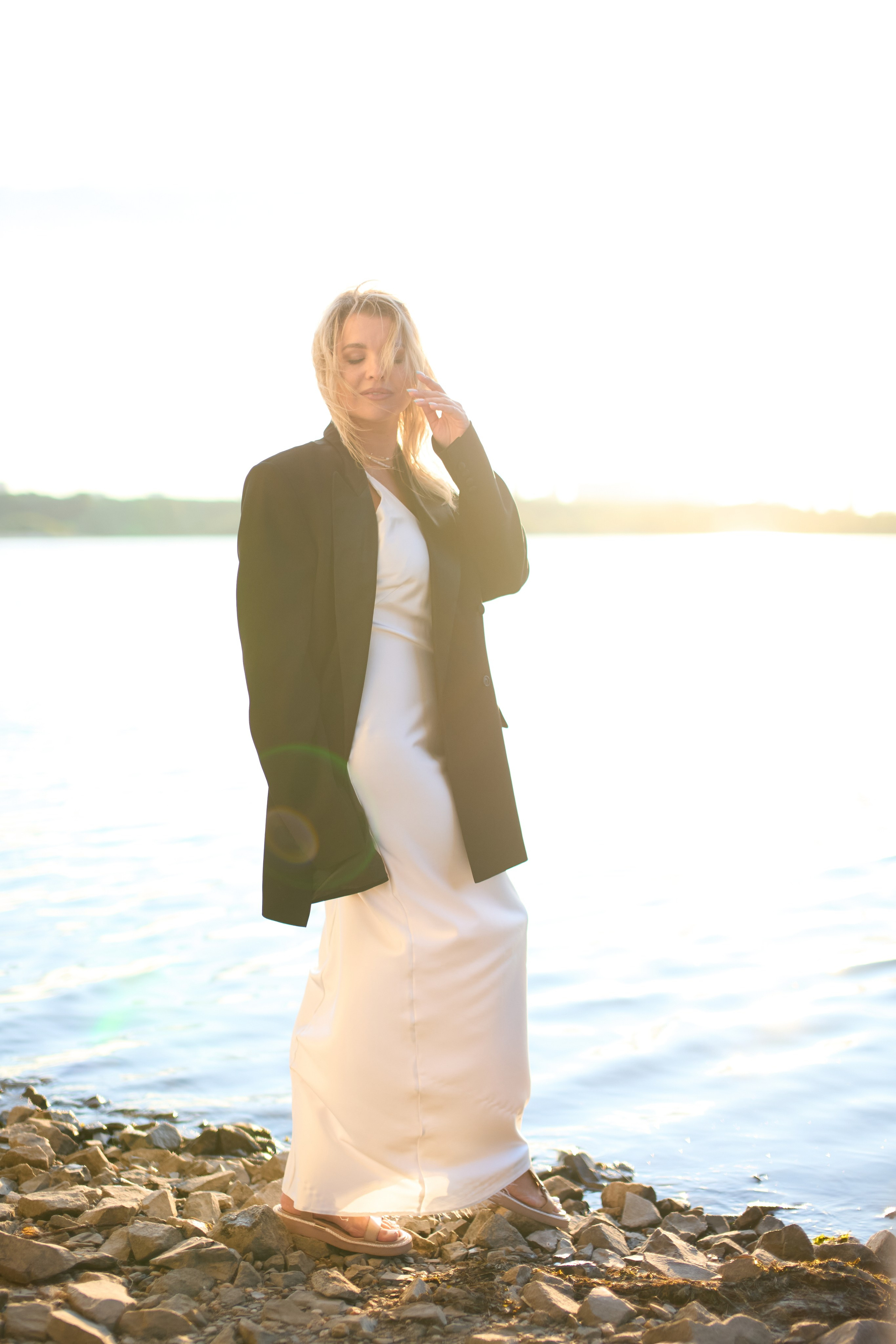 Фотосессия на закате под бугринским мостом. Репортажный и женский фотограф в Новосибирске