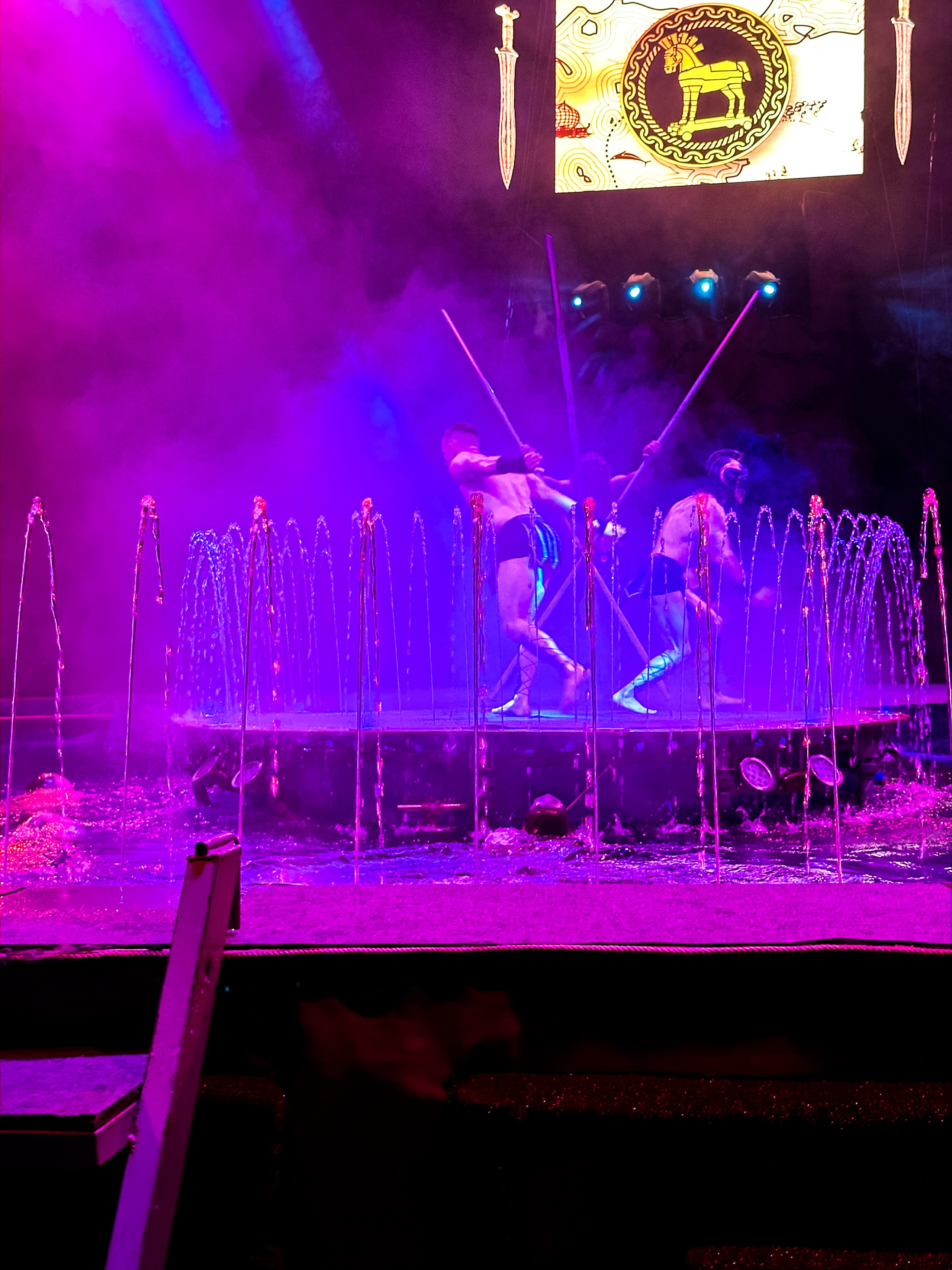 Цирковой мюзикл на воде ОДИССЕЯ. Фотографы для фотосессий в Новосибирске